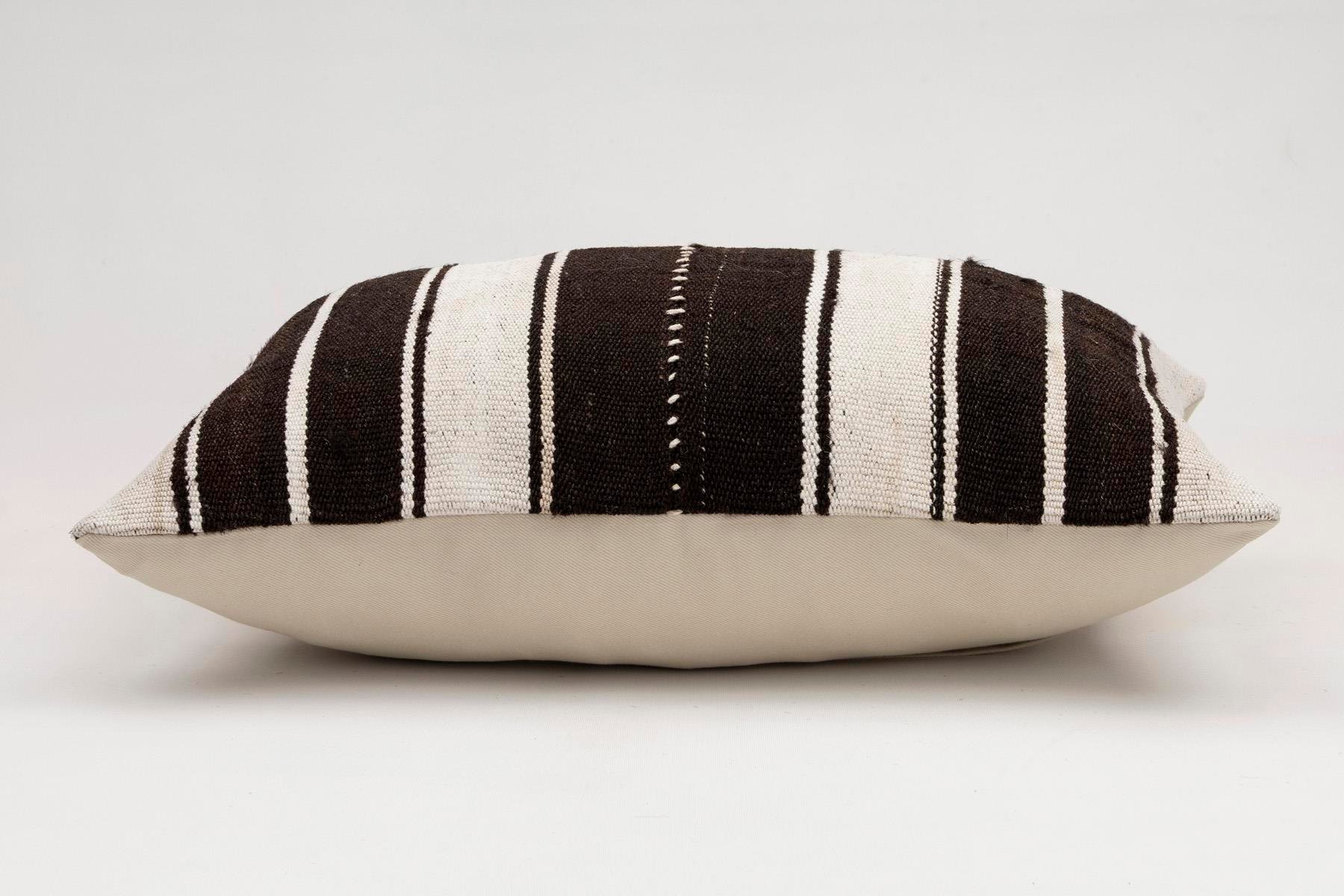 16x24 inches (40x60 cm) Kilim Pillow | KILIM WHOLESALE - Vintage Handmade Pillows - Vintage Handmade Kilim Rugs - It is 100% wool. Artistic and historical rugs. Old handwoven rugs. - Online hand woven rugs and kilim cushions sales. Shipping to a