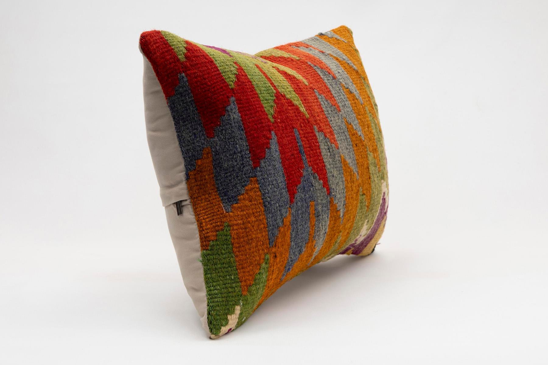 16x24 inches (40x60 cm) Kilim Pillow | KILIM WHOLESALE - Vintage Handmade Pillows - Vintage Handmade Kilim Rugs - It is 100% wool. Artistic and historical rugs. Old handwoven rugs. - Online hand woven rugs and kilim cushions sales. Shipping to a