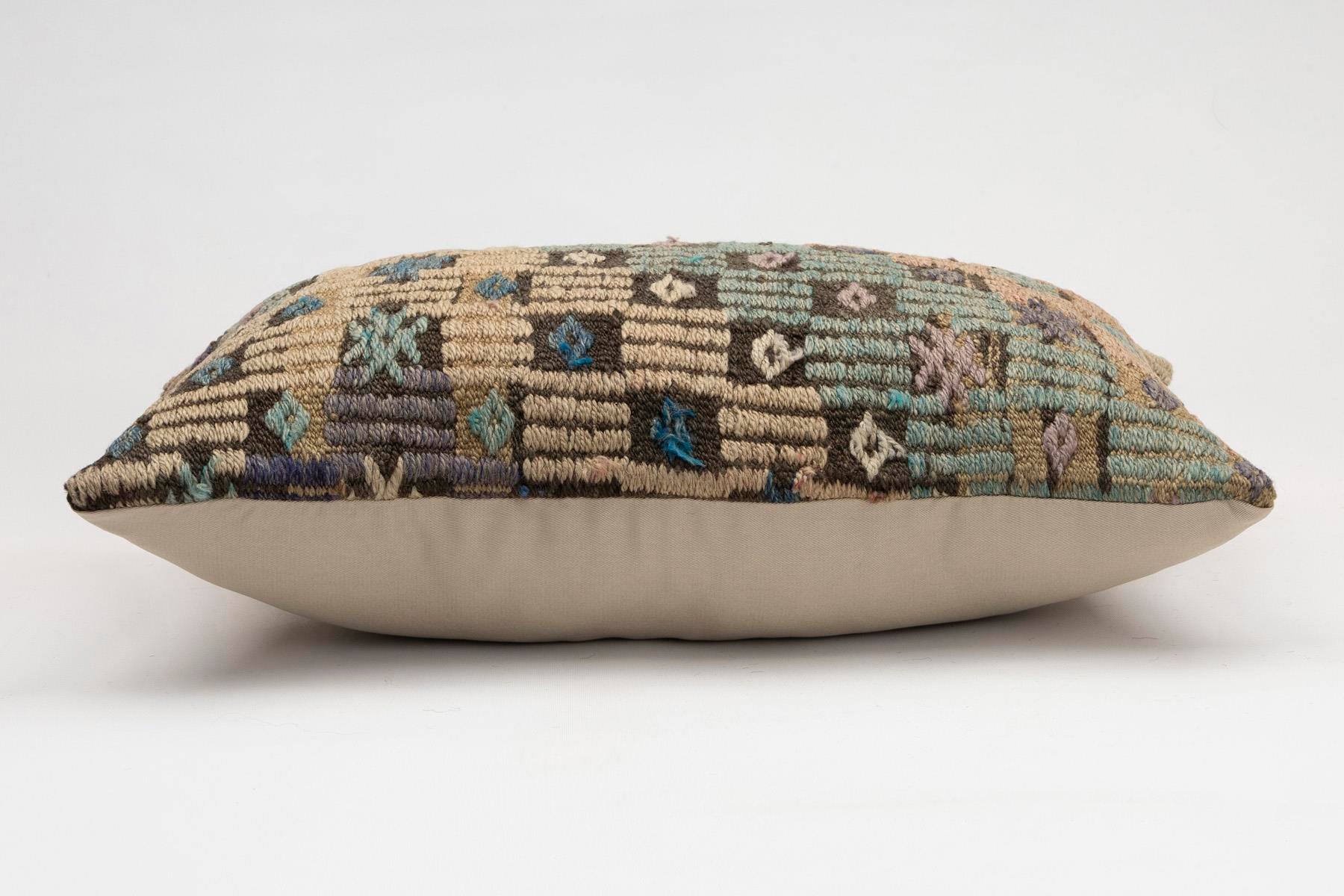 16x24 inches (40x60 cm) Kilim Pillow | KILIM WHOLESALE - Vintage Handmade Pillows - Vintage Handmade Kilim Rugs - It is 100% wool. Artistic and historical rugs. Old handwoven rugs. - Online hand woven rugs and kilim cushions sales. Shipping to a