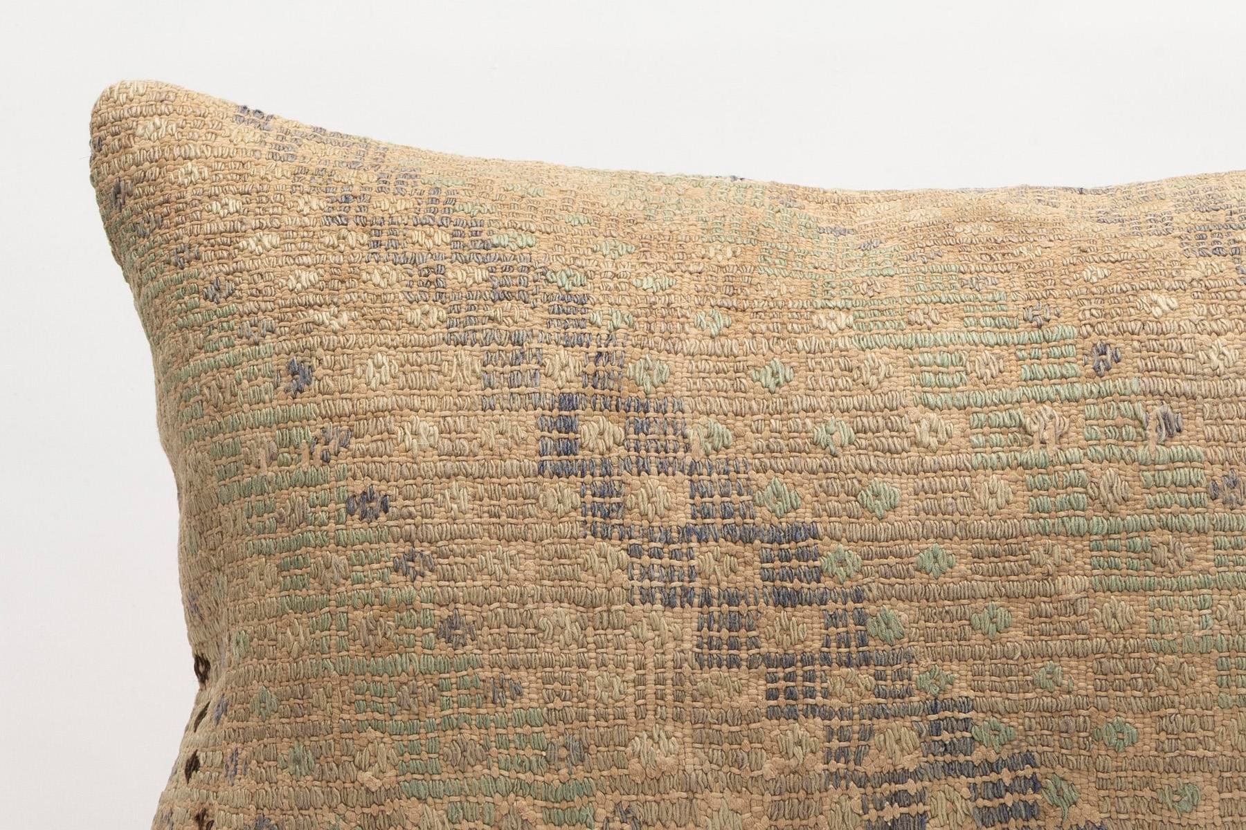 16x24 inches (40x60 cm) Kilim Pillow | KILIM WHOLESALE - Vintage Handmade Pillows - Vintage Handmade Kilim Rugs - It is 100% wool. Artistic and historical rugs. Old handwoven rugs. - Online hand woven rugs and kilim cushions sales. Shipping to a