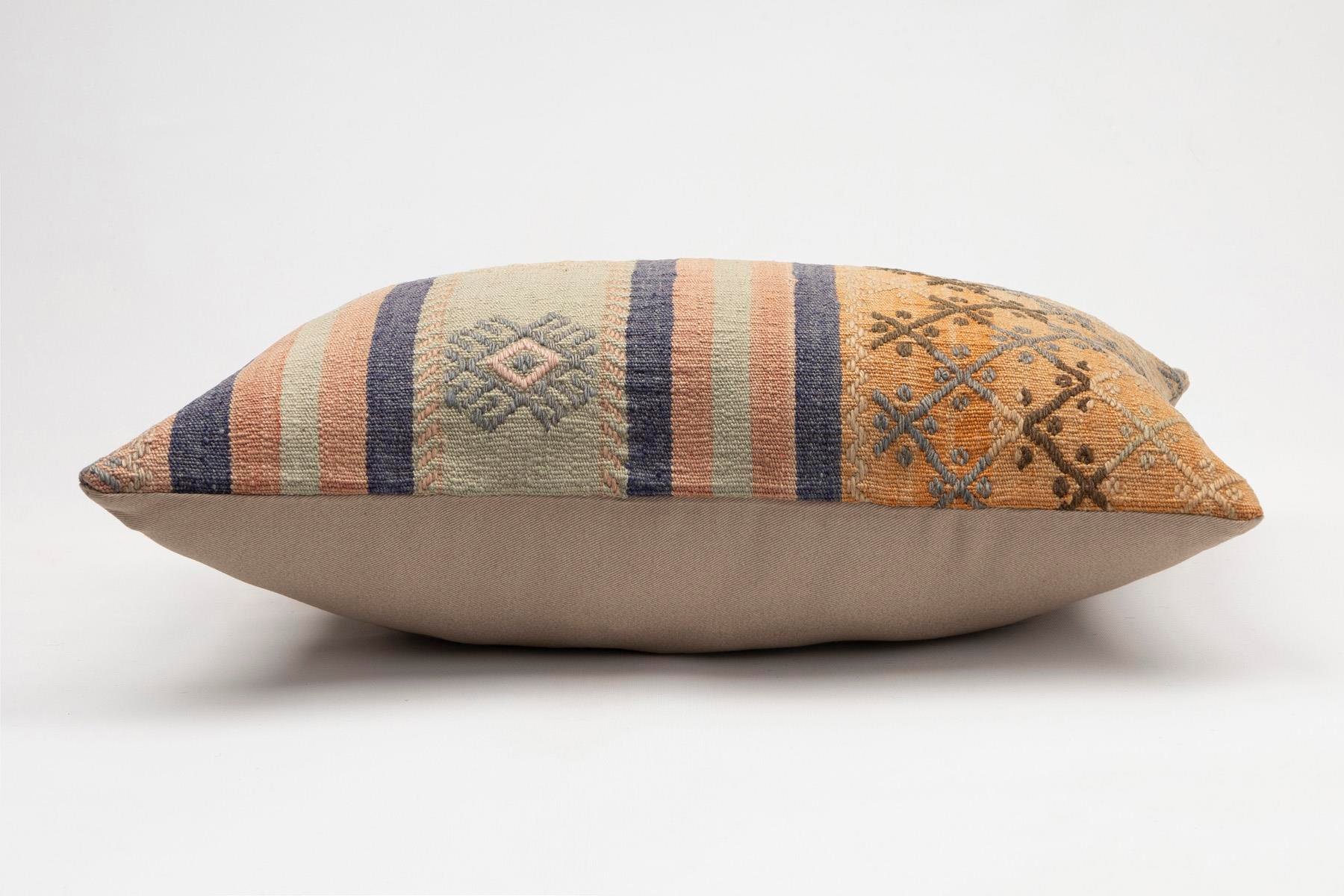 16x24 inches (40x60 cm) Kilim Pillow | KILIM WHOLESALE - Vintage Handmade Pillows - Vintage Handmade Kilim Rugs - It is 100% wool. Artistic and historical rugs. Old handwoven rugs. - Online hand woven rugs and kilim cushions sales. Shipping to a