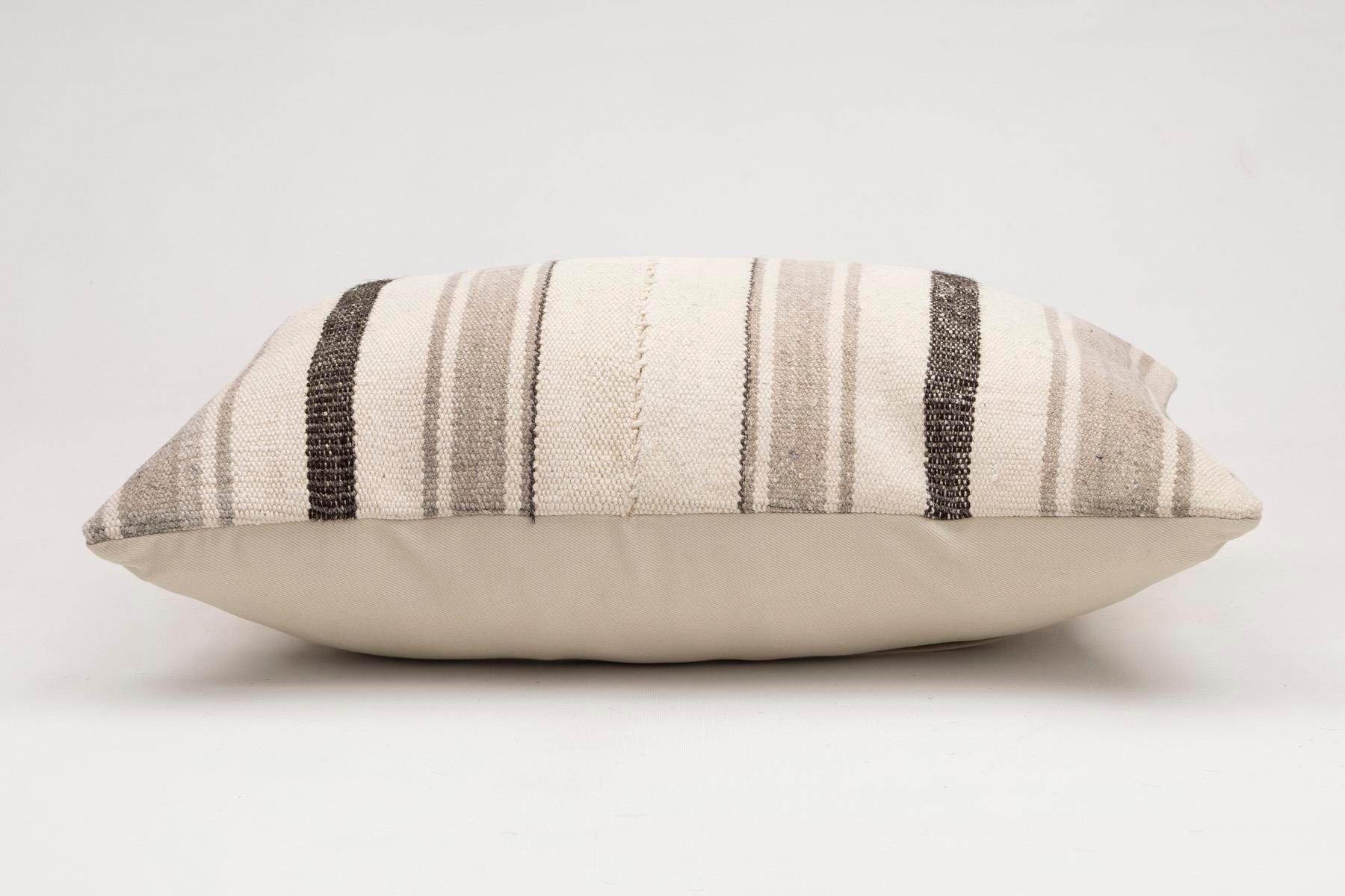 16x24 inches (40x60 cm) Kilim Pillow | KILIM WHOLESALE - Vintage Handmade Pillows - Vintage Handmade Kilim Rugs - It is 100% wool. Artistic and historical rugs. Old handwoven rugs. - Online hand woven rugs and kilim cushions sales. Shipping to a