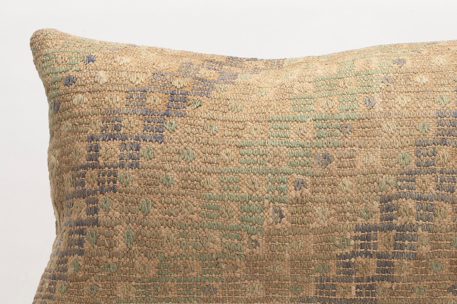 16x24 inches (40x60 cm) Kilim Pillow | KILIM WHOLESALE - Vintage Handmade Pillows - Vintage Handmade Kilim Rugs - It is 100% wool. Artistic and historical rugs. Old handwoven rugs. - Online hand woven rugs and kilim cushions sales. Shipping to a