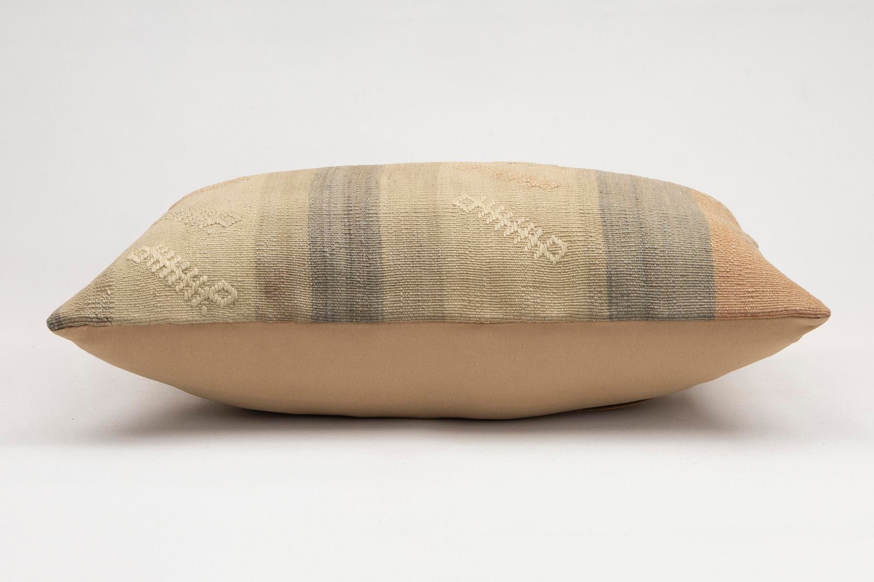 16x24 inches (40x60 cm) Kilim Pillow | KILIM WHOLESALE - Vintage Handmade Pillows - Vintage Handmade Kilim Rugs - It is 100% wool. Artistic and historical rugs. Old handwoven rugs. - Online hand woven rugs and kilim cushions sales. Shipping to a