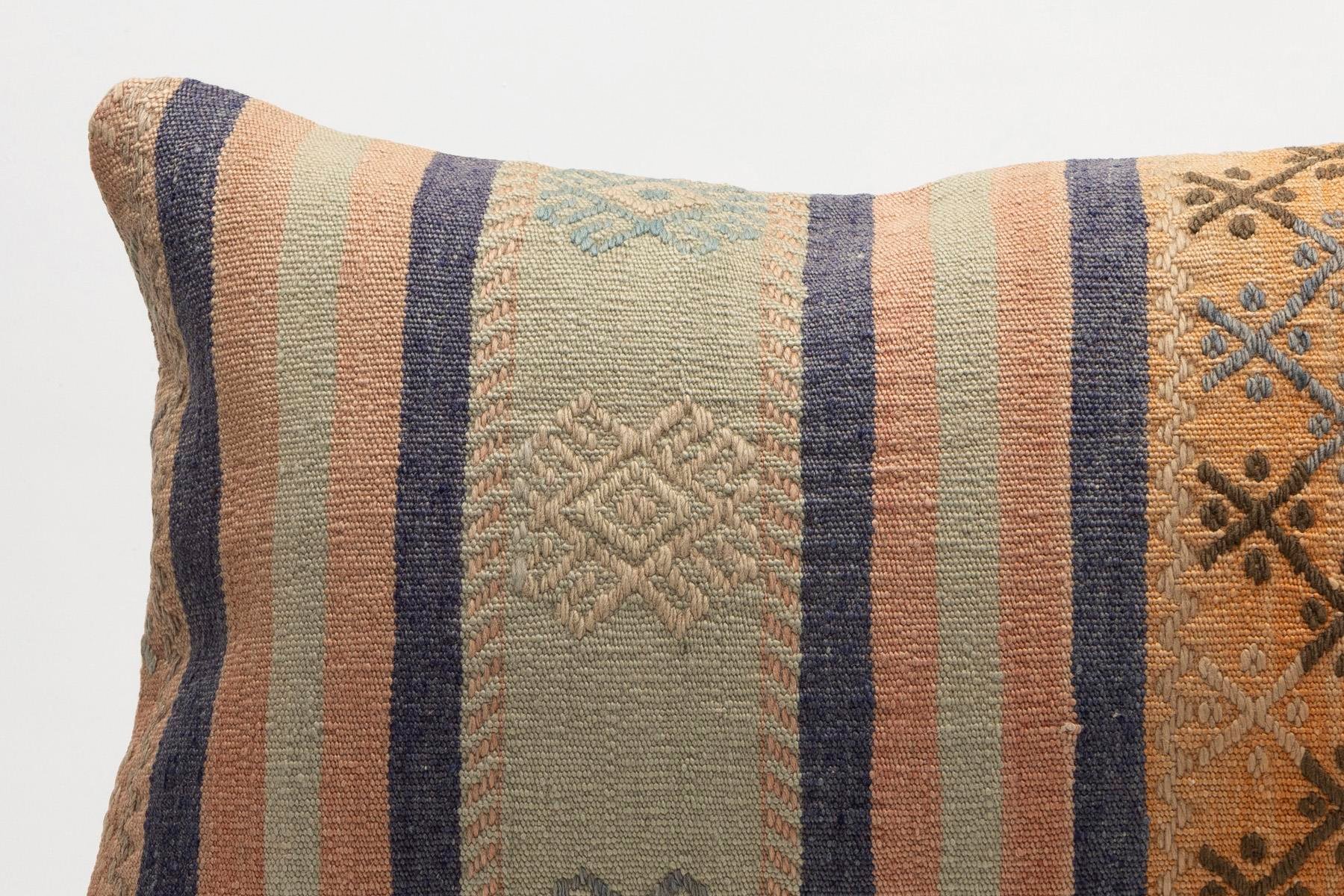 16x24 inches (40x60 cm) Kilim Pillow | KILIM WHOLESALE - Vintage Handmade Pillows - Vintage Handmade Kilim Rugs - It is 100% wool. Artistic and historical rugs. Old handwoven rugs. - Online hand woven rugs and kilim cushions sales. Shipping to a