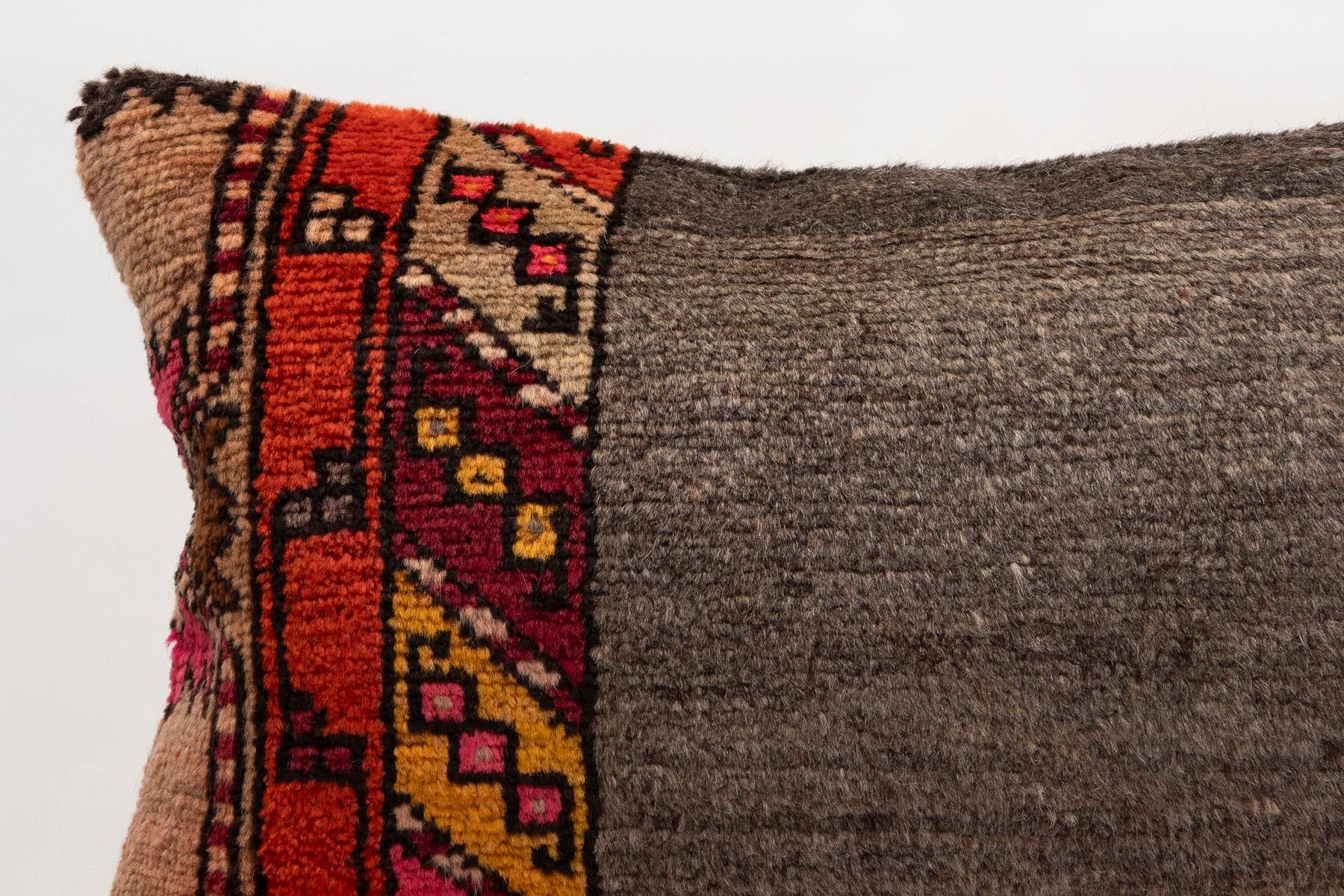 16x24 inches (40x60 cm) Kilim Pillow | KILIM WHOLESALE - Vintage Handmade Pillows - Vintage Handmade Kilim Rugs - It is 100% wool. Artistic and historical rugs. Old handwoven rugs. - Online hand woven rugs and kilim cushions sales. Shipping to a