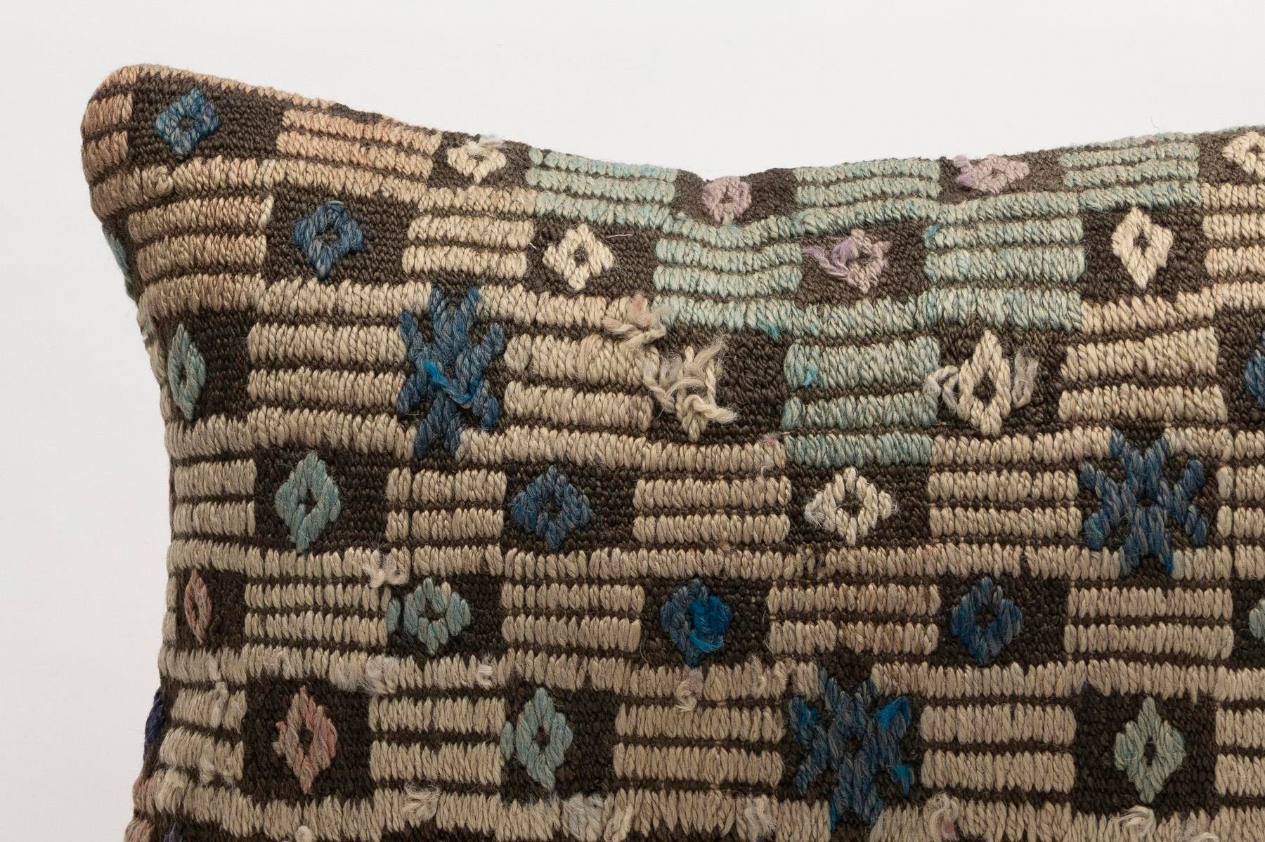 16x24 inches (40x60 cm) Kilim Pillow | KILIM WHOLESALE - Vintage Handmade Pillows - Vintage Handmade Kilim Rugs - It is 100% wool. Artistic and historical rugs. Old handwoven rugs. - Online hand woven rugs and kilim cushions sales. Shipping to a