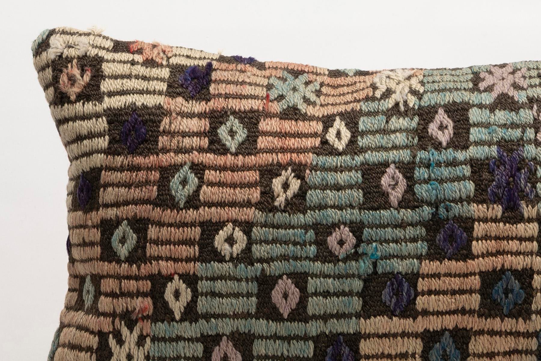 16x24 inches (40x60 cm) Kilim Pillow | KILIM WHOLESALE - Vintage Handmade Pillows - Vintage Handmade Kilim Rugs - It is 100% wool. Artistic and historical rugs. Old handwoven rugs. - Online hand woven rugs and kilim cushions sales. Shipping to a