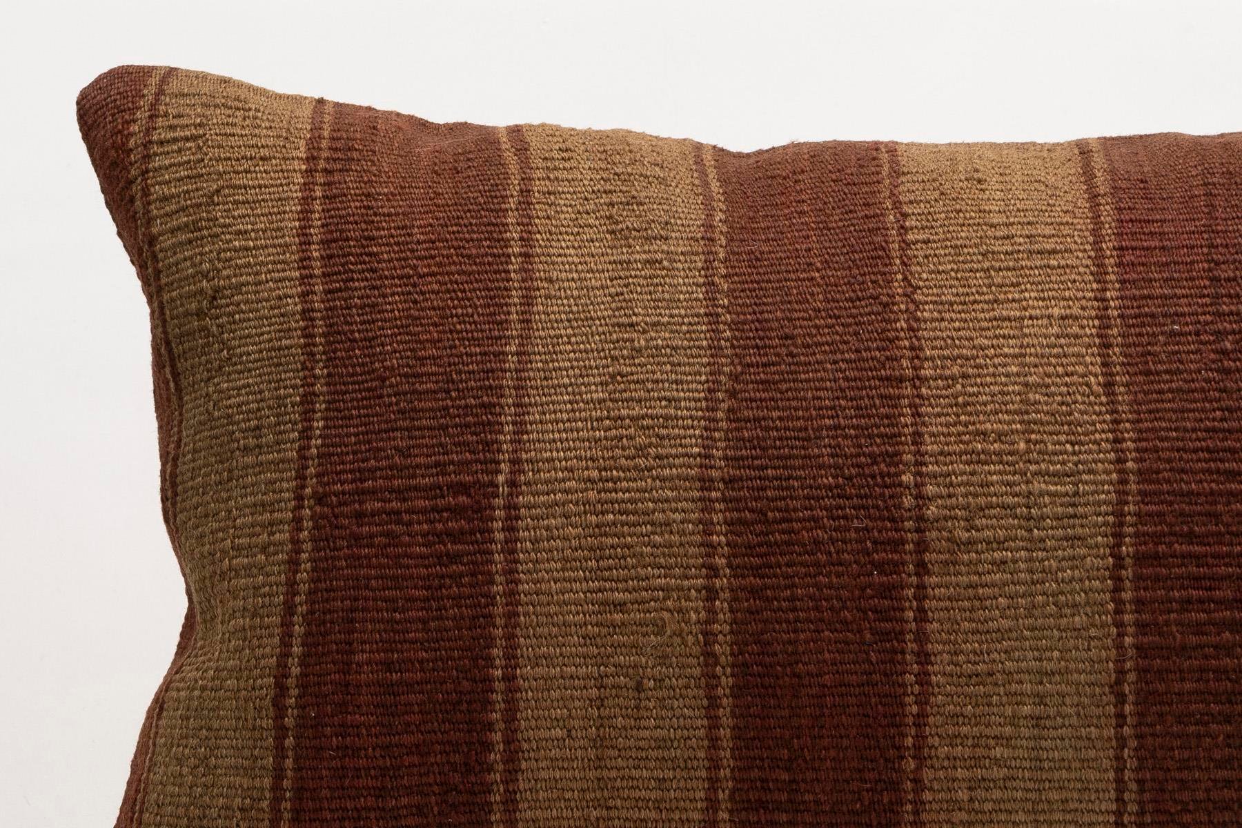 16x24 inches (40x60 cm) Kilim Pillow | KILIM WHOLESALE - Vintage Handmade Pillows - Vintage Handmade Kilim Rugs - It is 100% wool. Artistic and historical rugs. Old handwoven rugs. - Online hand woven rugs and kilim cushions sales. Shipping to a