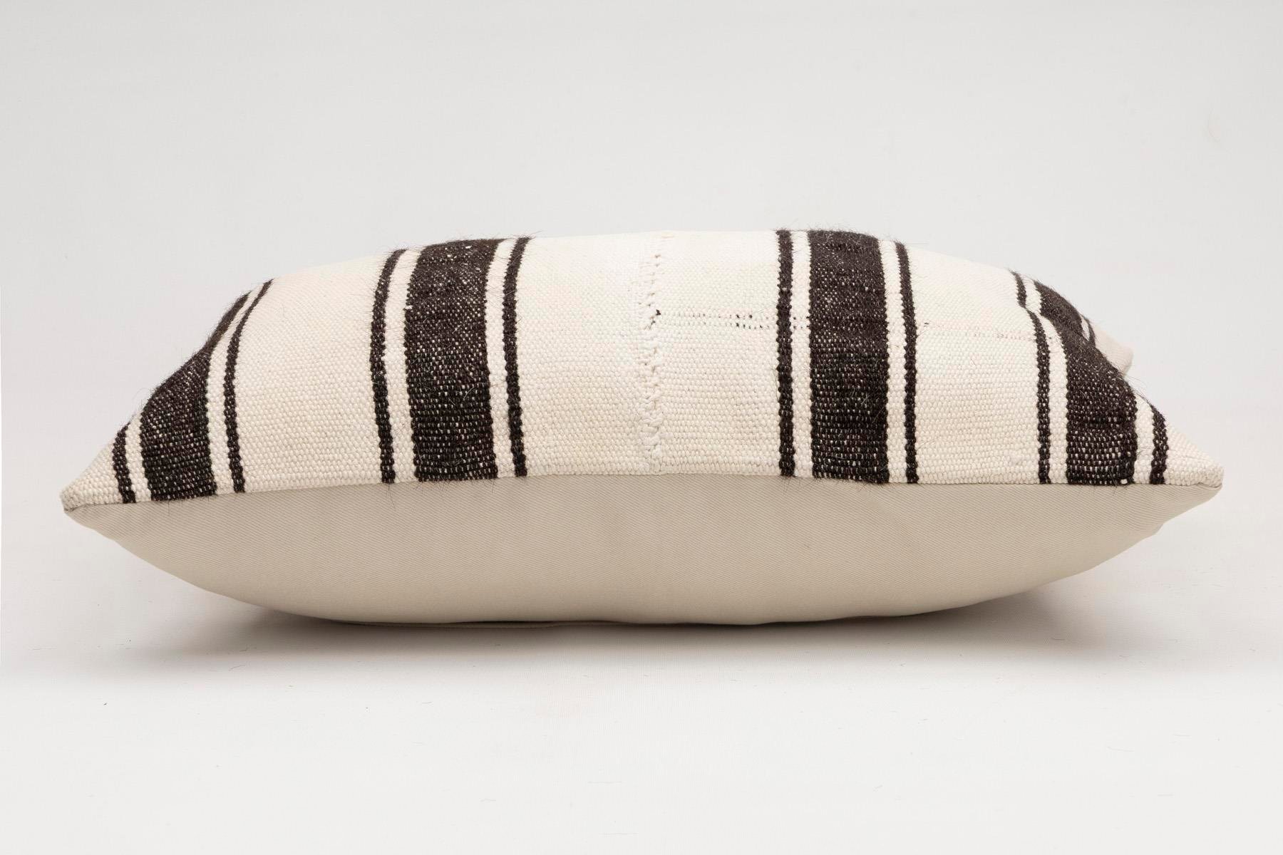 16x24 inches (40x60 cm) Kilim Pillow | KILIM WHOLESALE - Vintage Handmade Pillows - Vintage Handmade Kilim Rugs - It is 100% wool. Artistic and historical rugs. Old handwoven rugs. - Online hand woven rugs and kilim cushions sales. Shipping to a