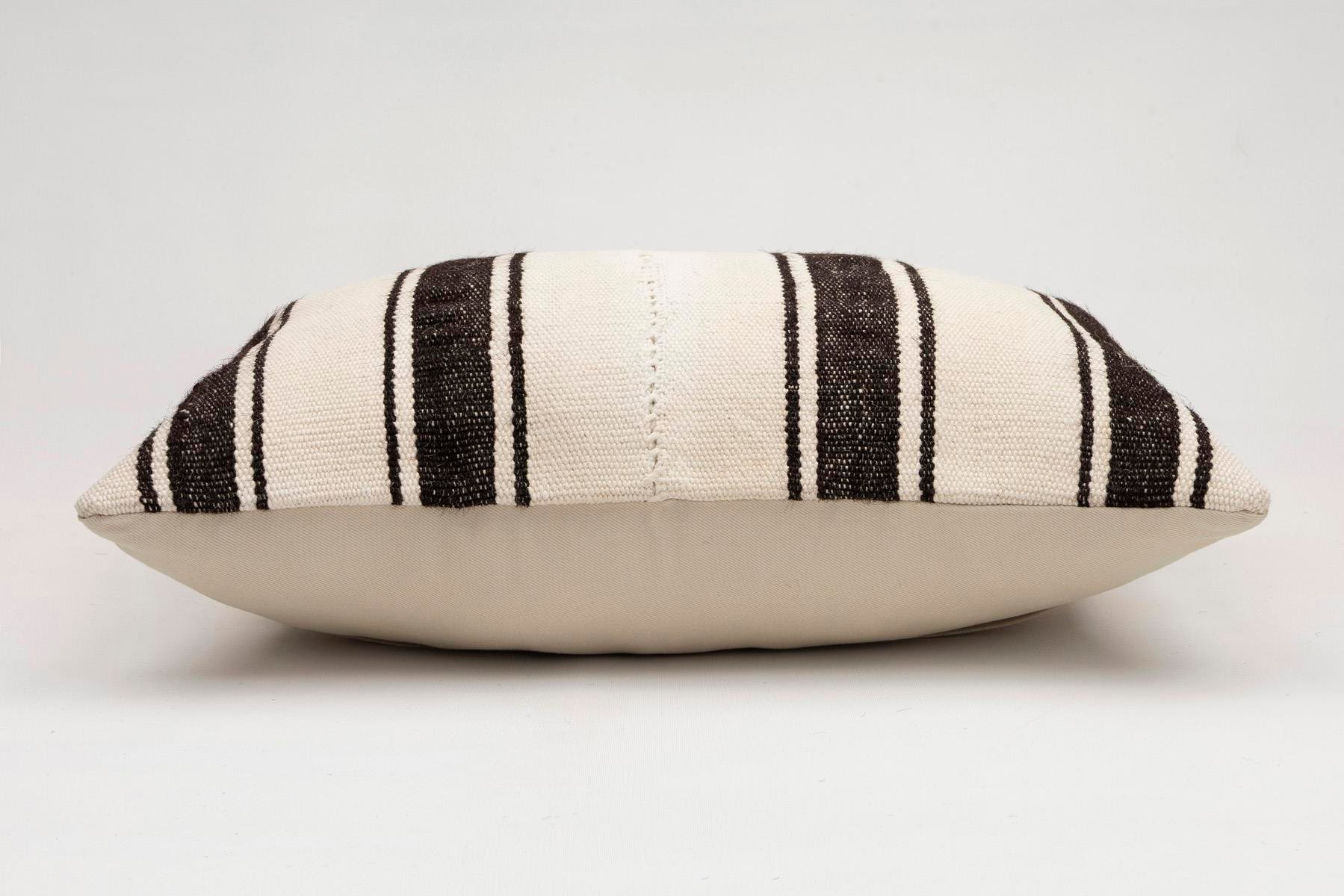 16x24 inches (40x60 cm) Kilim Pillow | KILIM WHOLESALE - Vintage Handmade Pillows - Vintage Handmade Kilim Rugs - It is 100% wool. Artistic and historical rugs. Old handwoven rugs. - Online hand woven rugs and kilim cushions sales. Shipping to a