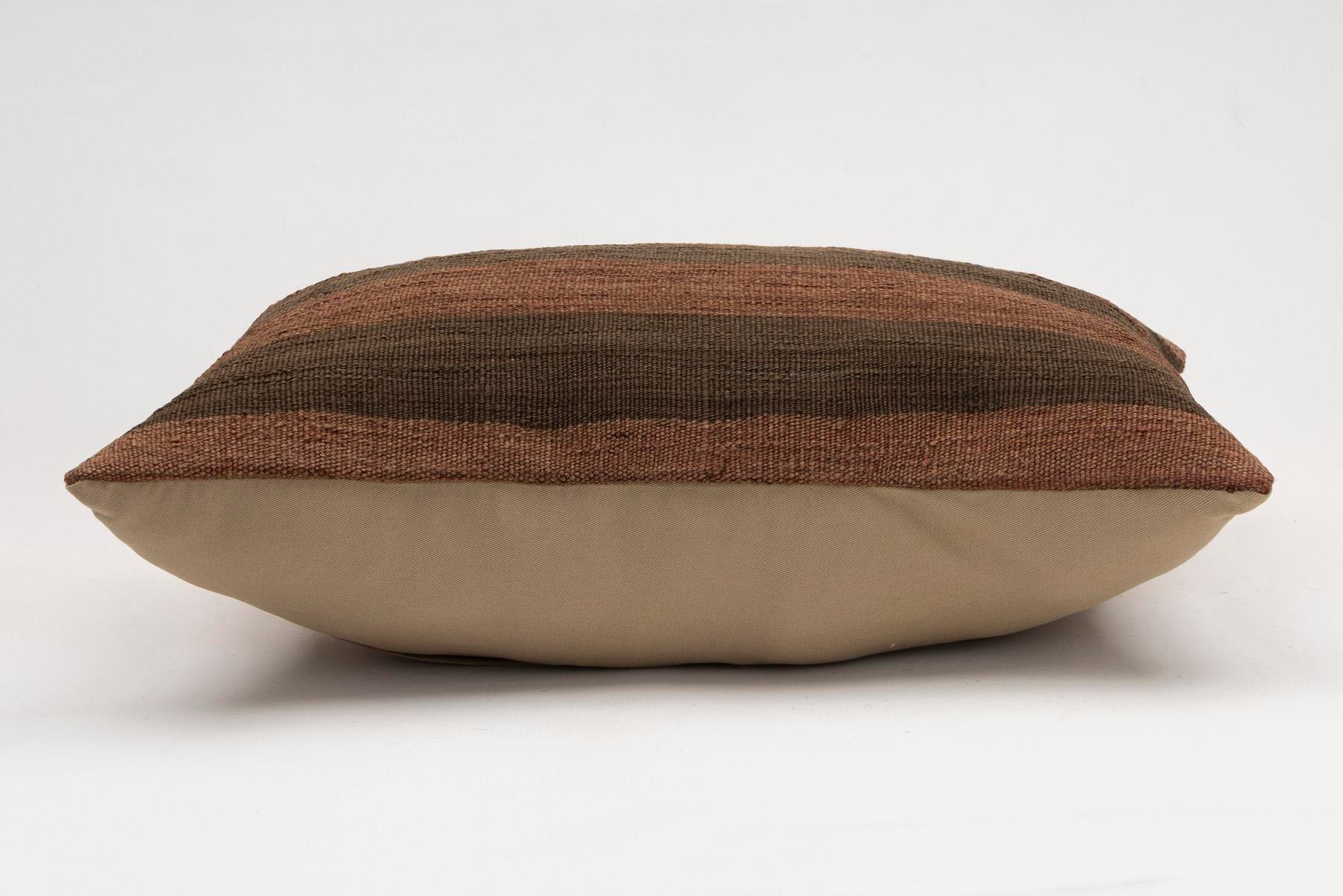 16x24 inches (40x60 cm) Kilim Pillow | KILIM WHOLESALE - Vintage Handmade Pillows - Vintage Handmade Kilim Rugs - It is 100% wool. Artistic and historical rugs. Old handwoven rugs. - Online hand woven rugs and kilim cushions sales. Shipping to a