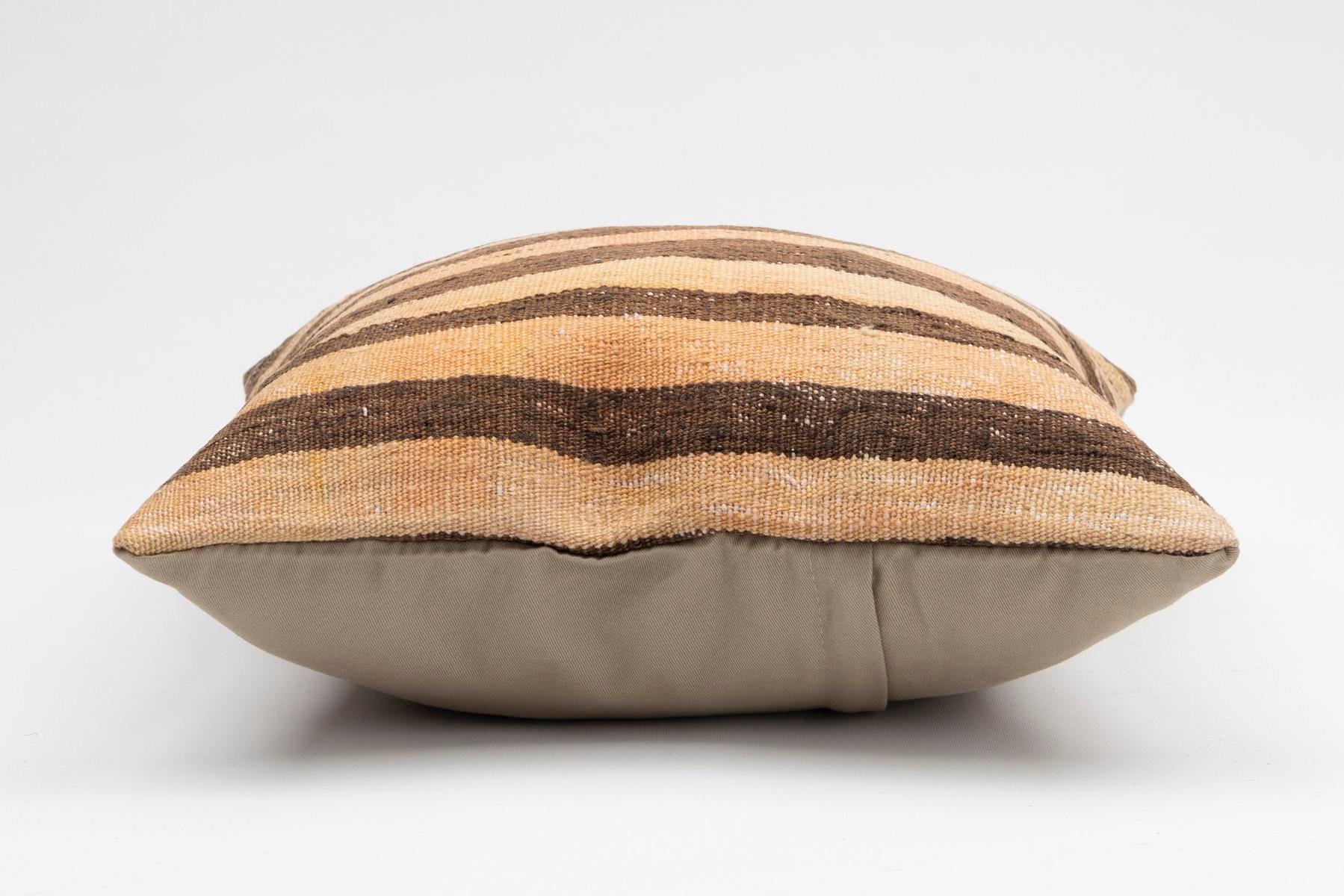 16''16'' (40x40 cm) Kilim Pillows - Vintage Handmade Kilim Pillows - Vintage Handmade Kilim Rugs - It is 100% wool. Artistic and historical rugs. Old handwoven rugs.