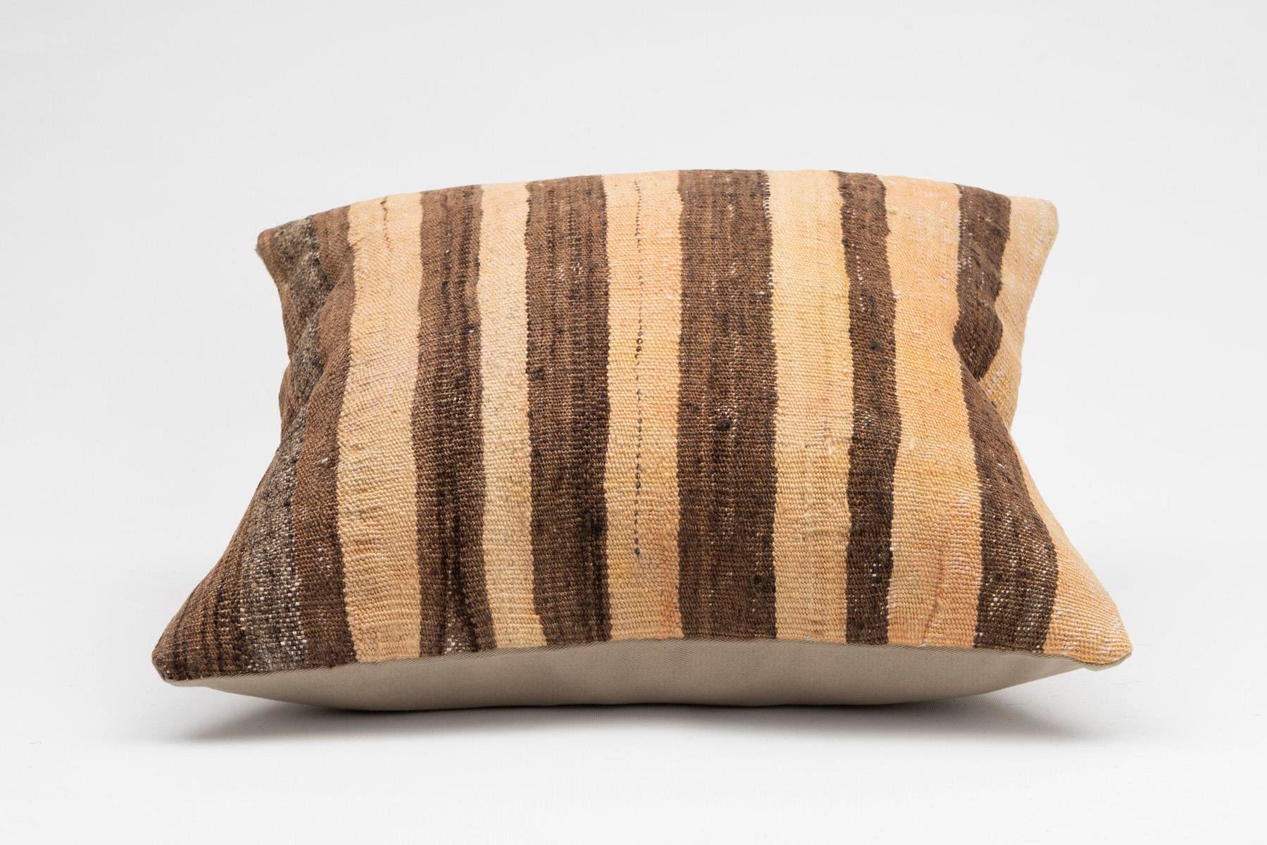 16''16'' (40x40 cm) Kilim Pillows - Vintage Handmade Kilim Pillows - Vintage Handmade Kilim Rugs - It is 100% wool. Artistic and historical rugs. Old handwoven rugs.