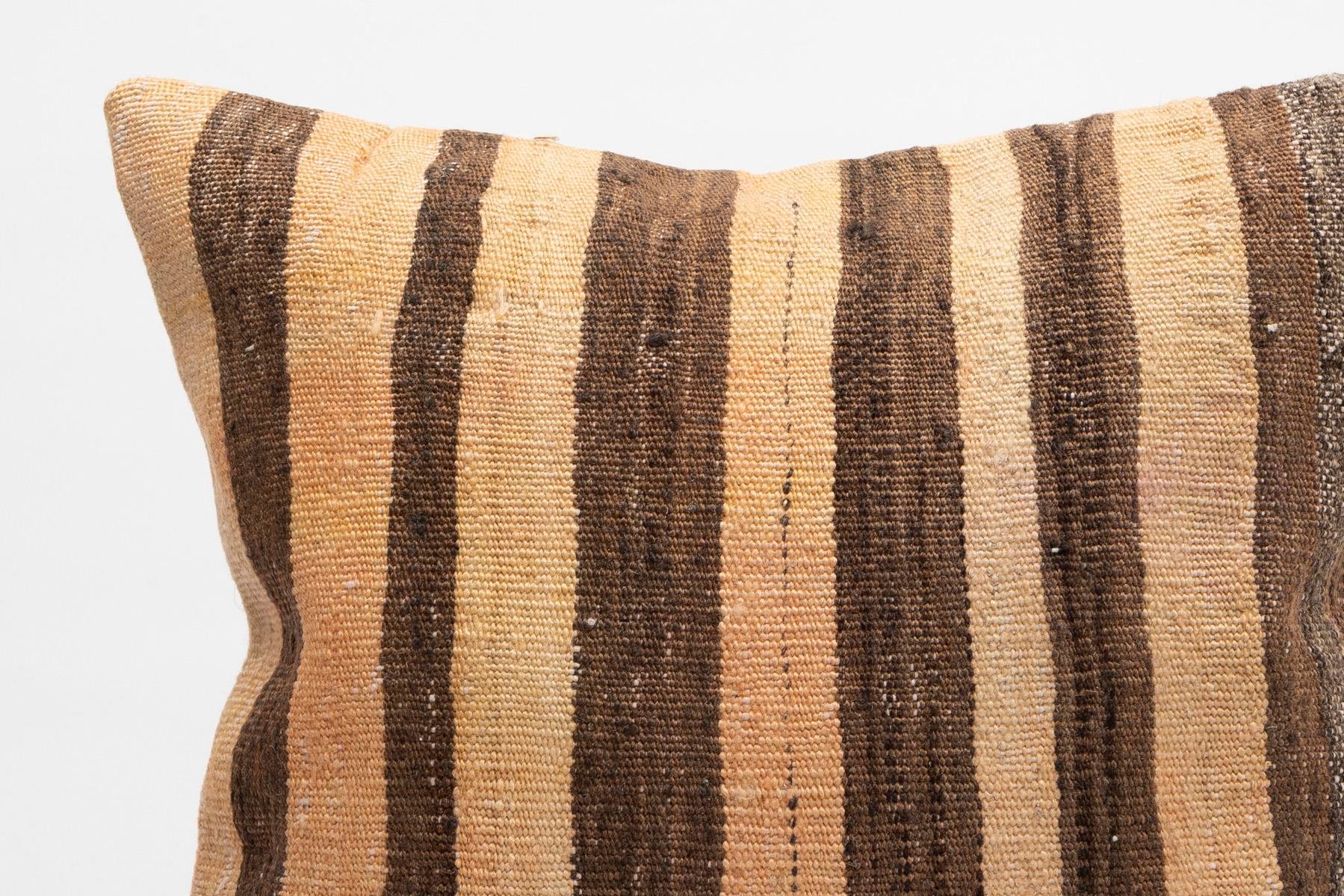 16''16'' (40x40 cm) Kilim Pillows - Vintage Handmade Kilim Pillows - Vintage Handmade Kilim Rugs - It is 100% wool. Artistic and historical rugs. Old handwoven rugs.