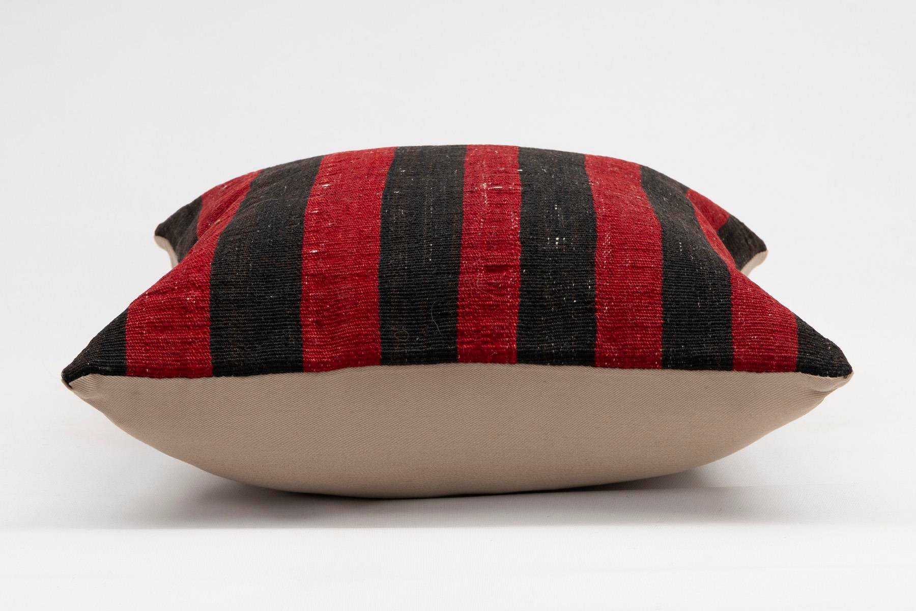 18x18 inches (45x45 cm) Kilim Pillow | KILIM WHOLESALE - Vintage Handmade Pillows - Vintage Handmade Kilim Rugs - It is 100% wool. Artistic and historical rugs. Old handwoven rugs. - Online hand woven rugs and kilim cushions sales. Shipping to a