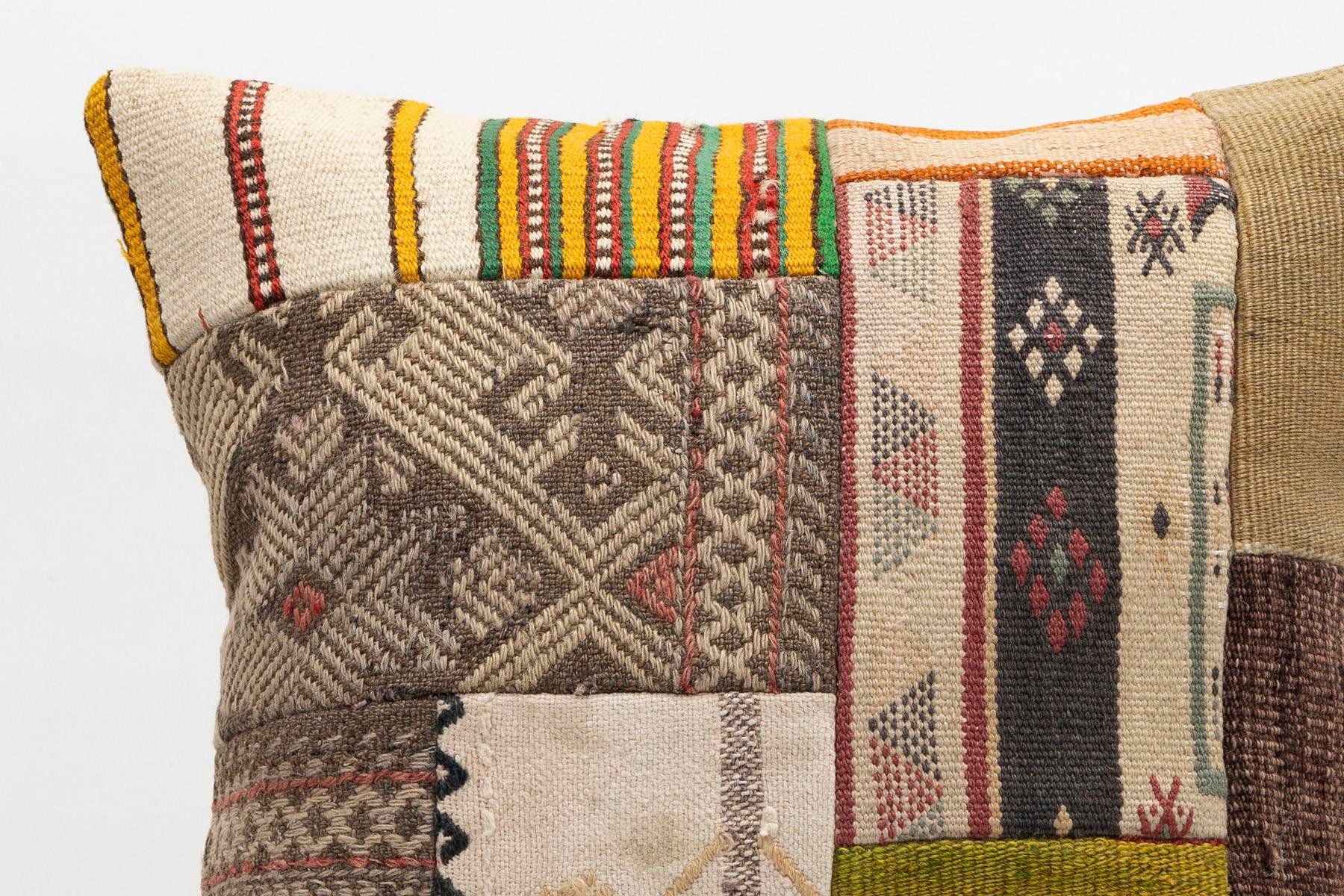 18x18 inches (45x45 cm) Kilim Pillow | KILIM WHOLESALE - Vintage Handmade Pillows - Vintage Handmade Kilim Rugs - It is 100% wool. Artistic and historical rugs. Old handwoven rugs. - Online hand woven rugs and kilim cushions sales. Shipping to a