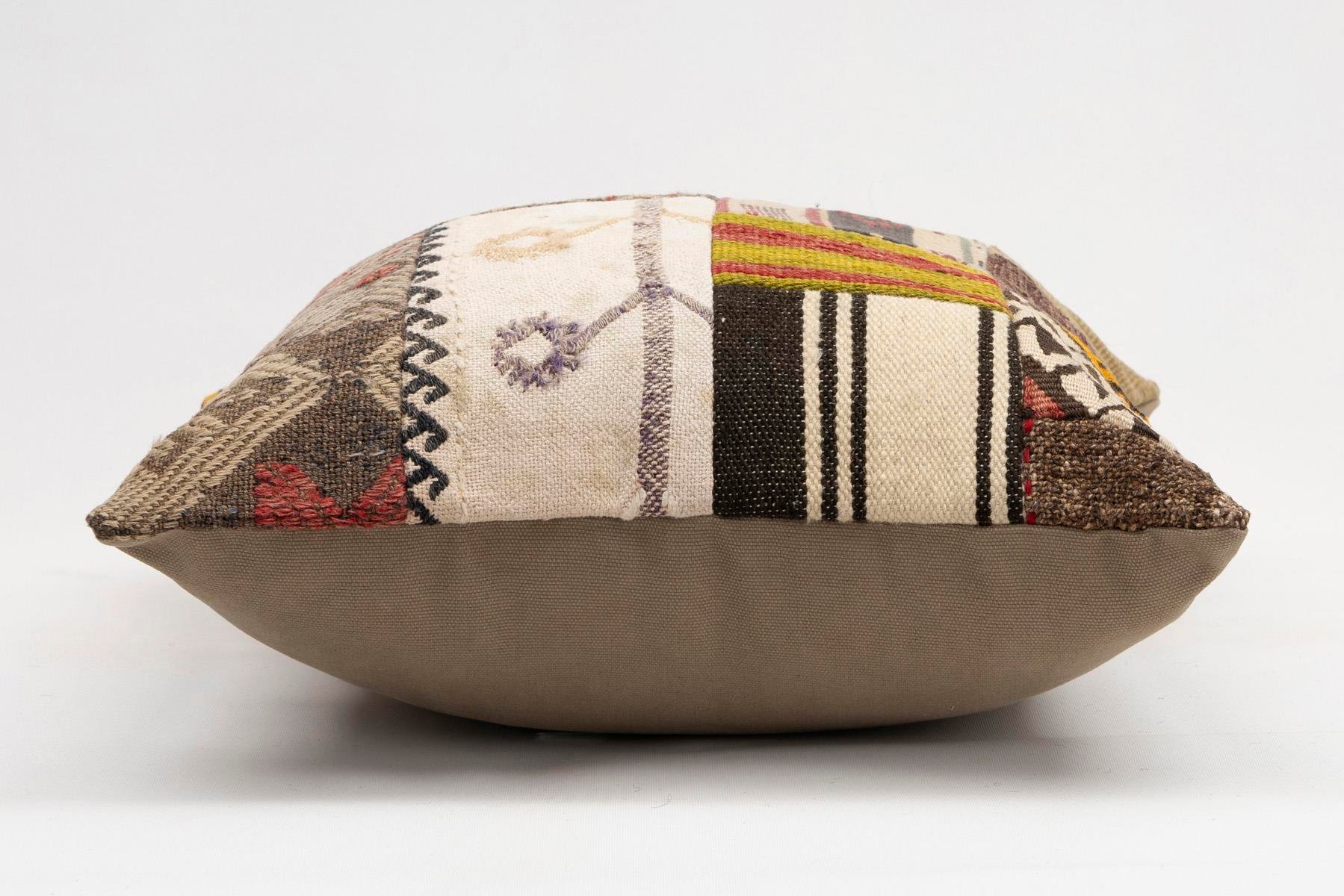 18x18 inches (45x45 cm) Kilim Pillow | KILIM WHOLESALE - Vintage Handmade Pillows - Vintage Handmade Kilim Rugs - It is 100% wool. Artistic and historical rugs. Old handwoven rugs. - Online hand woven rugs and kilim cushions sales. Shipping to a