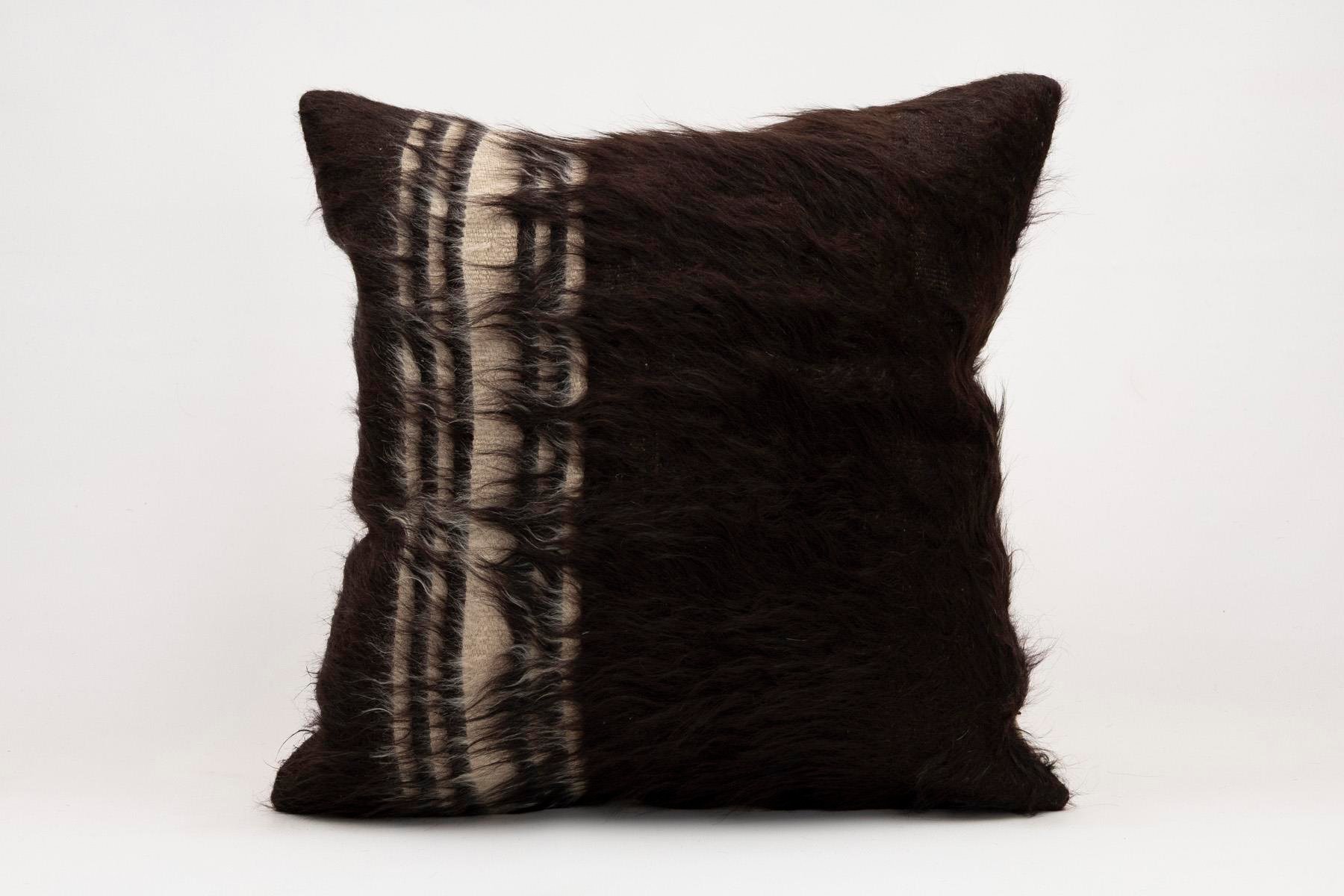 20x20 inches (50x50 cm) Kilim Pillow | KILIM WHOLESALE - Vintage Handmade Pillows - Vintage Handmade Kilim Rugs - It is 100% wool. Artistic and historical rugs. Old handwoven rugs. - Online hand woven rugs and kilim cushions sales. Shipping to a