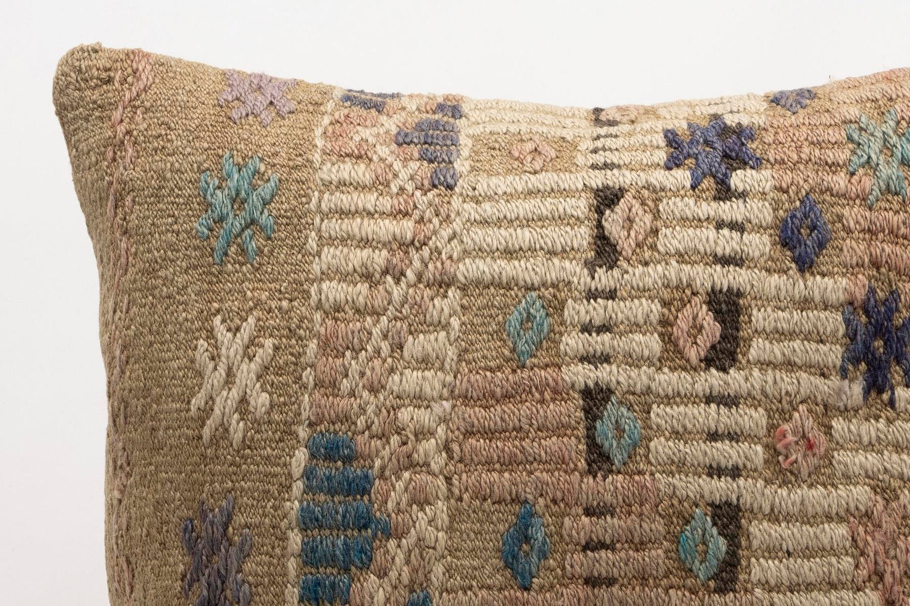 20x20 inches (50x50 cm) Kilim Pillow | KILIM WHOLESALE - Vintage Handmade Pillows - Vintage Handmade Kilim Rugs - It is 100% wool. Artistic and historical rugs. Old handwoven rugs. - Online hand woven rugs and kilim cushions sales. Shipping to a