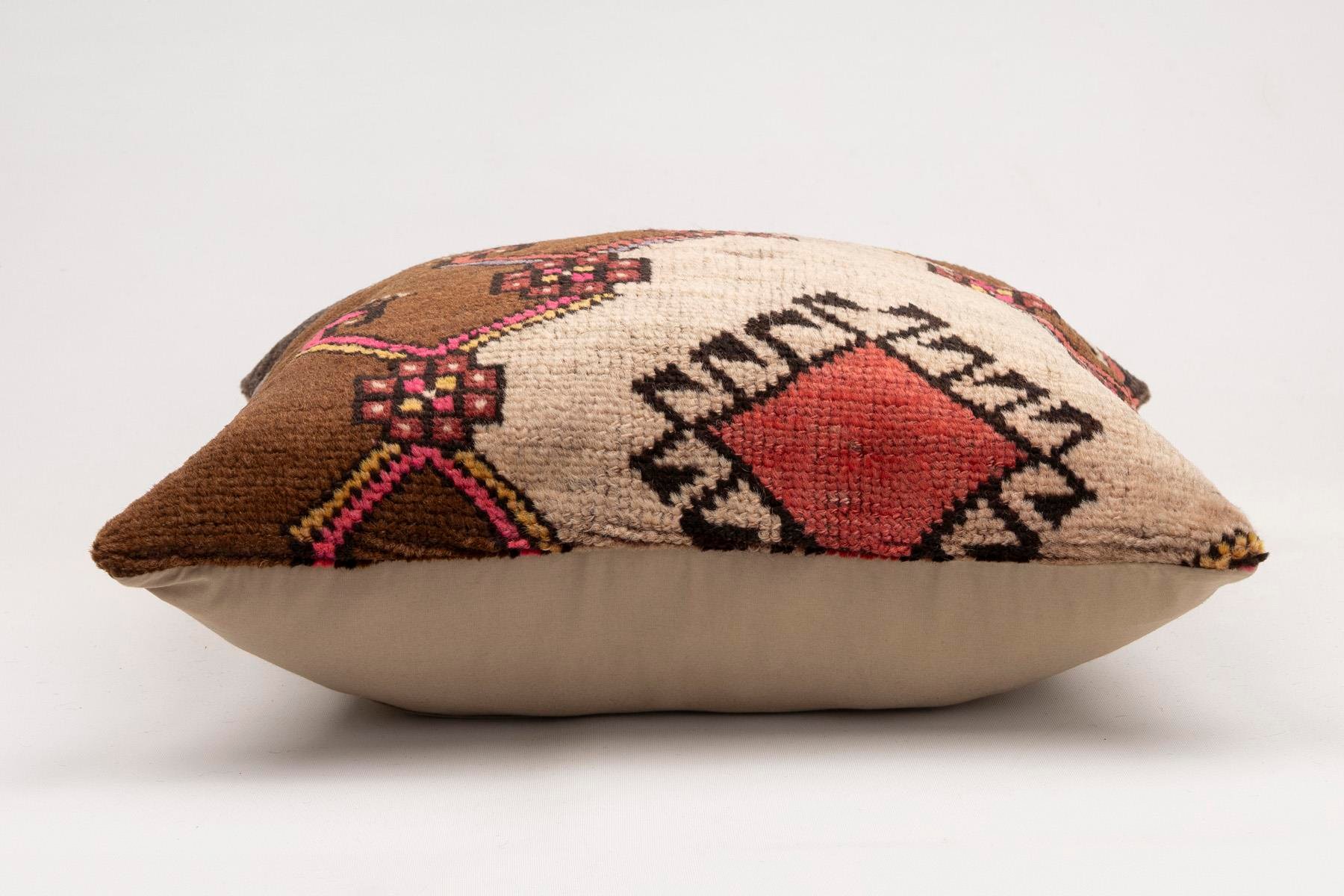 20x20 inches (50x50 cm) Kilim Pillow | KILIM WHOLESALE - Vintage Handmade Pillows - Vintage Handmade Kilim Rugs - It is 100% wool. Artistic and historical rugs. Old handwoven rugs. - Online hand woven rugs and kilim cushions sales. Shipping to a