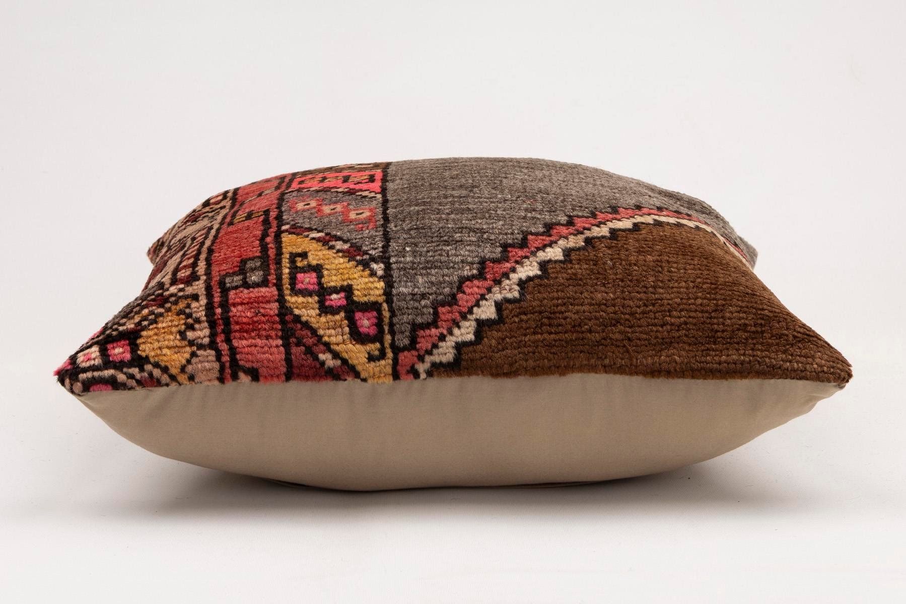 20x20 inches (50x50 cm) Kilim Pillow | KILIM WHOLESALE - Vintage Handmade Pillows - Vintage Handmade Kilim Rugs - It is 100% wool. Artistic and historical rugs. Old handwoven rugs. - Online hand woven rugs and kilim cushions sales. Shipping to a