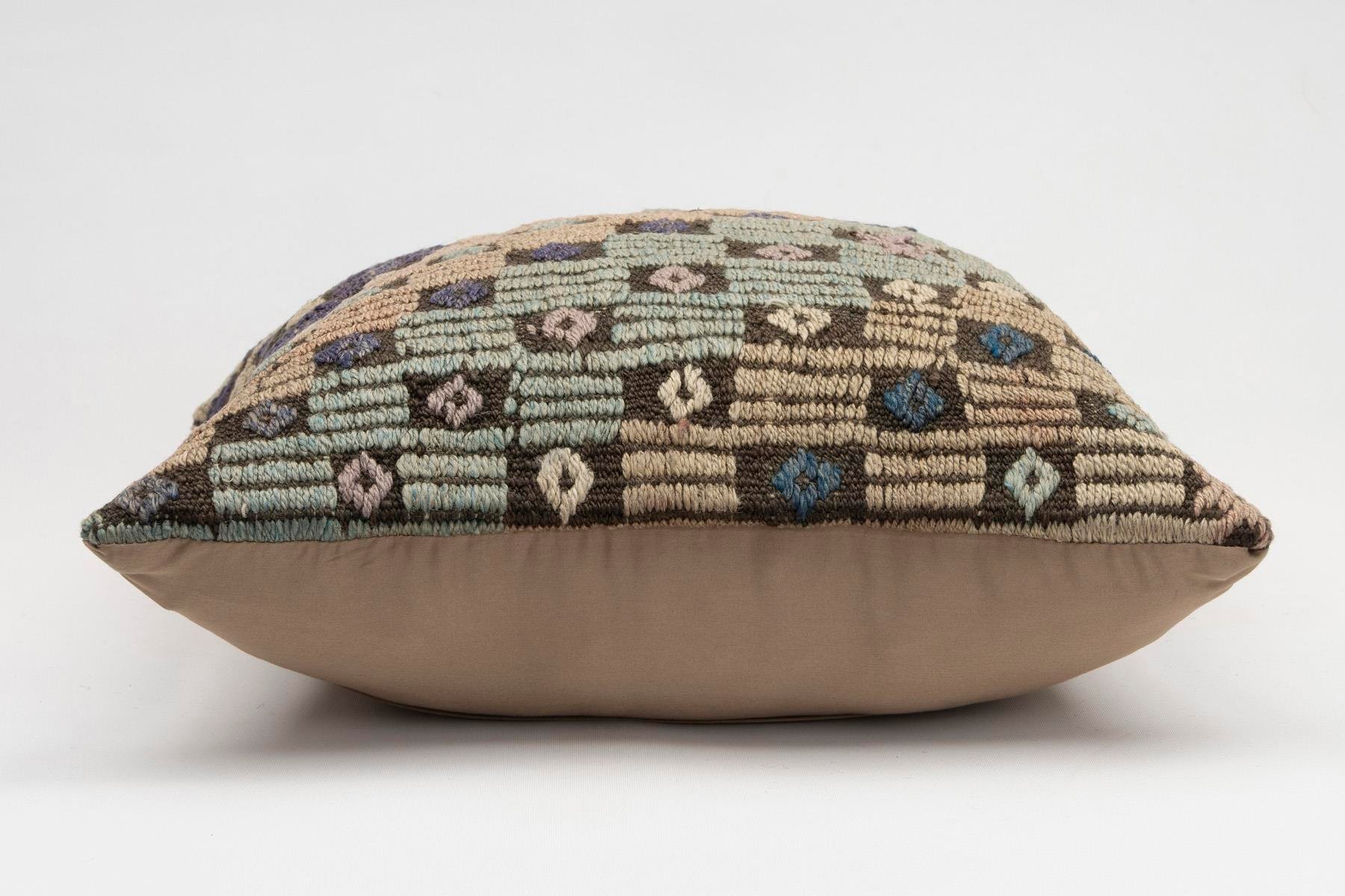 20x20 inches (50x50 cm) Kilim Pillow | KILIM WHOLESALE - Vintage Handmade Pillows - Vintage Handmade Kilim Rugs - It is 100% wool. Artistic and historical rugs. Old handwoven rugs. - Online hand woven rugs and kilim cushions sales. Shipping to a