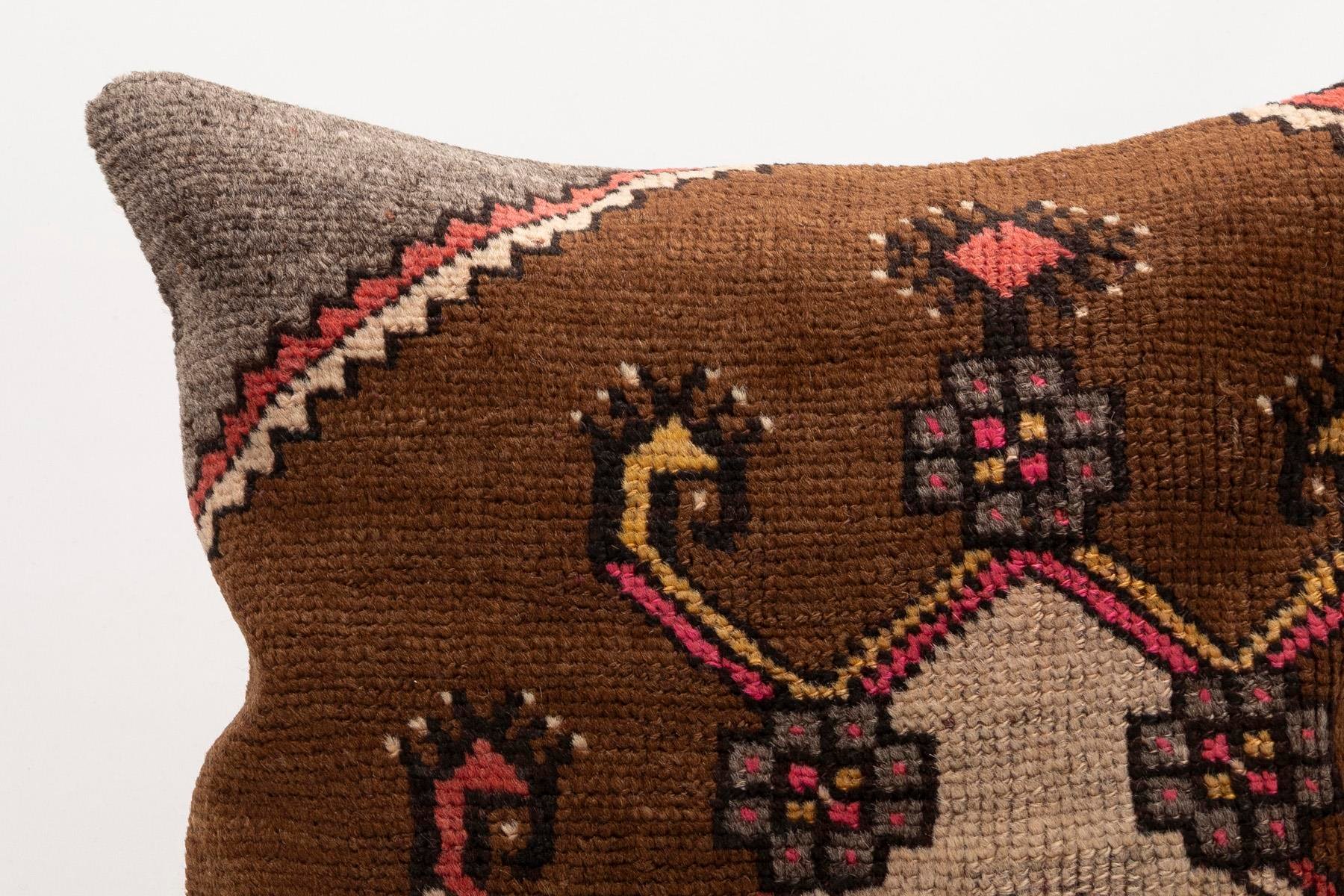 20x20 inches (50x50 cm) Kilim Pillow | KILIM WHOLESALE - Vintage Handmade Pillows - Vintage Handmade Kilim Rugs - It is 100% wool. Artistic and historical rugs. Old handwoven rugs. - Online hand woven rugs and kilim cushions sales. Shipping to a