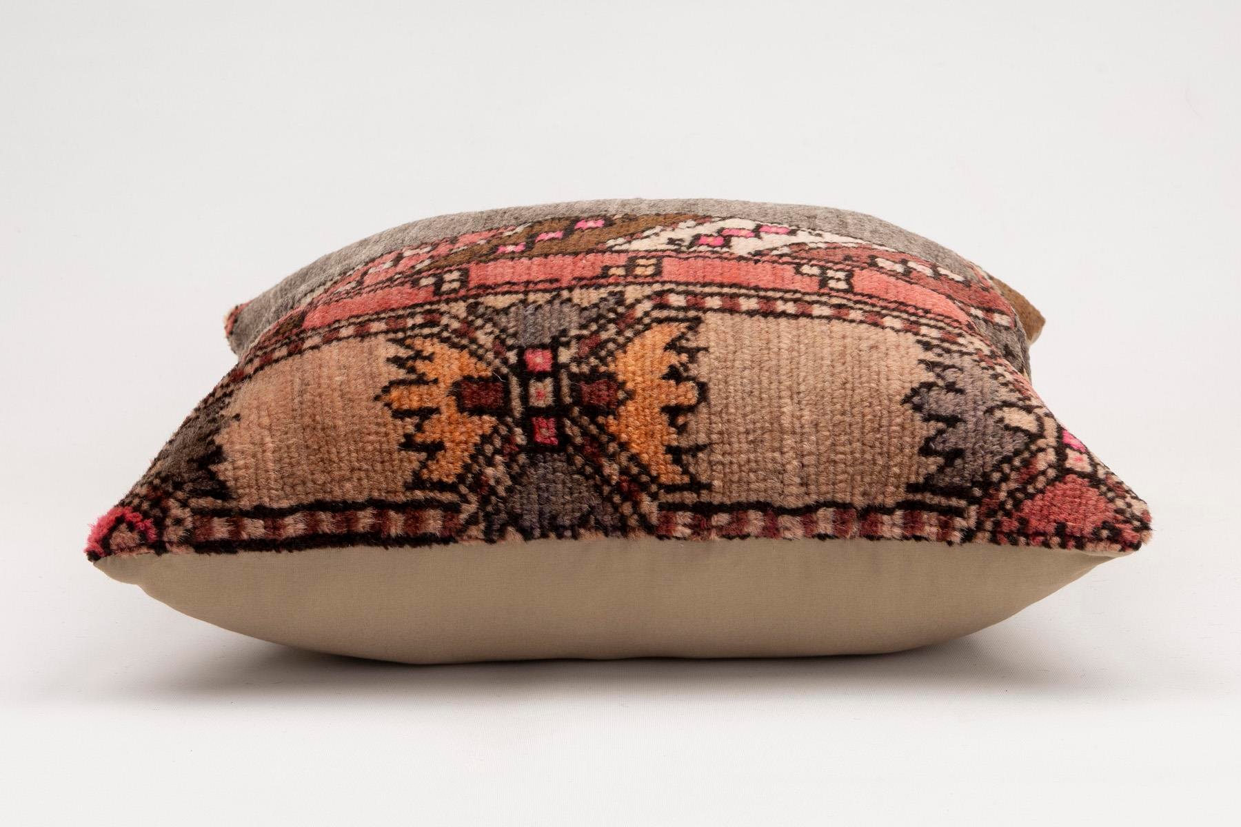 20x20 inches (50x50 cm) Kilim Pillow | KILIM WHOLESALE - Vintage Handmade Pillows - Vintage Handmade Kilim Rugs - It is 100% wool. Artistic and historical rugs. Old handwoven rugs. - Online hand woven rugs and kilim cushions sales. Shipping to a