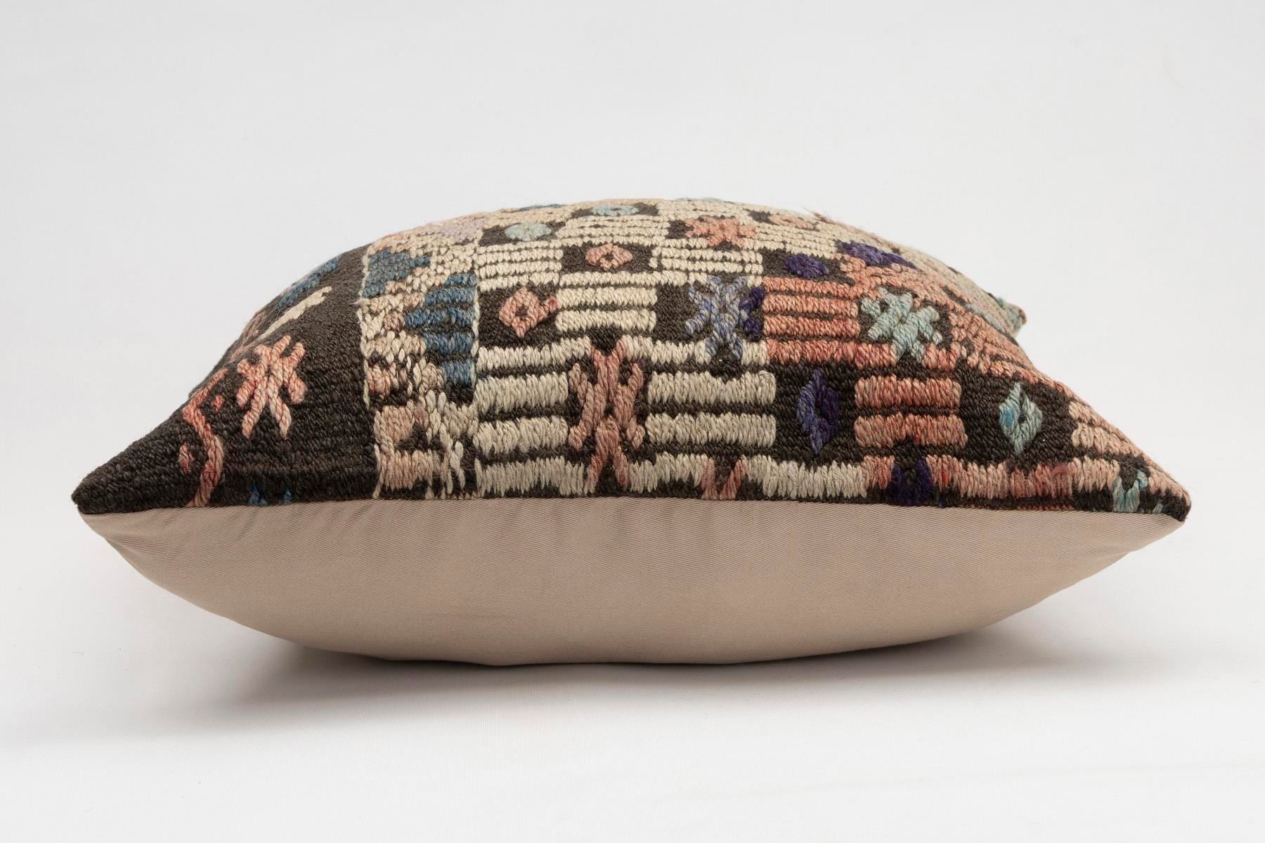 20x20 inches (50x50 cm) Kilim Pillow | KILIM WHOLESALE - Vintage Handmade Pillows - Vintage Handmade Kilim Rugs - It is 100% wool. Artistic and historical rugs. Old handwoven rugs. - Online hand woven rugs and kilim cushions sales. Shipping to a