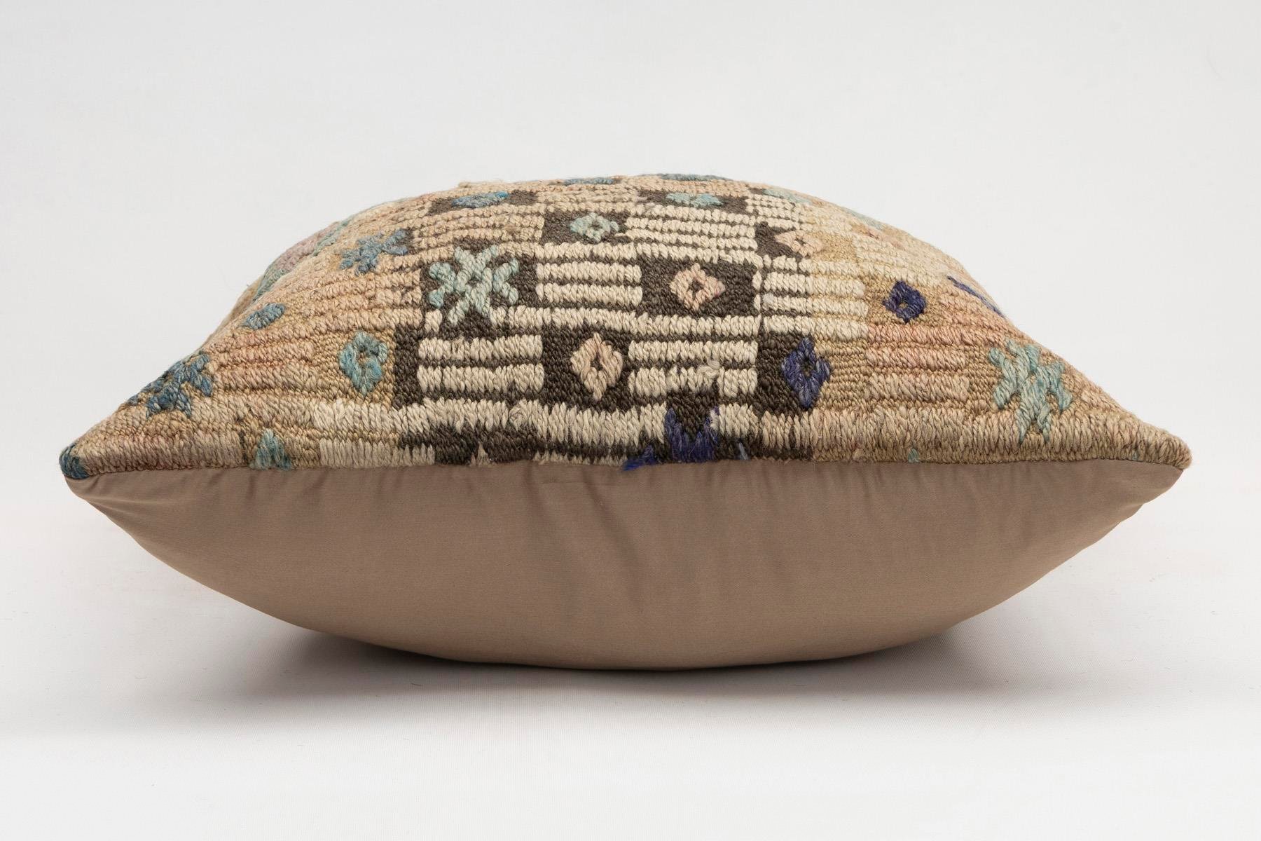 20x20 inches (50x50 cm) Kilim Pillow | KILIM WHOLESALE - Vintage Handmade Pillows - Vintage Handmade Kilim Rugs - It is 100% wool. Artistic and historical rugs. Old handwoven rugs. - Online hand woven rugs and kilim cushions sales. Shipping to a