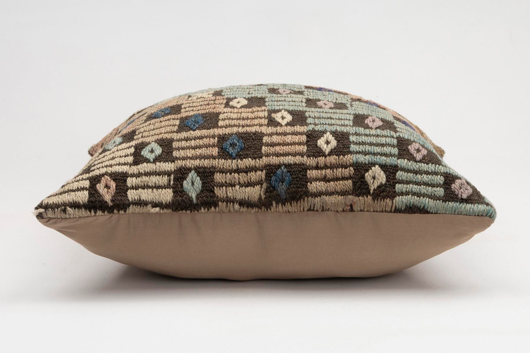 20x20 inches (50x50 cm) Kilim Pillow | KILIM WHOLESALE - Vintage Handmade Pillows - Vintage Handmade Kilim Rugs - It is 100% wool. Artistic and historical rugs. Old handwoven rugs. - Online hand woven rugs and kilim cushions sales. Shipping to a