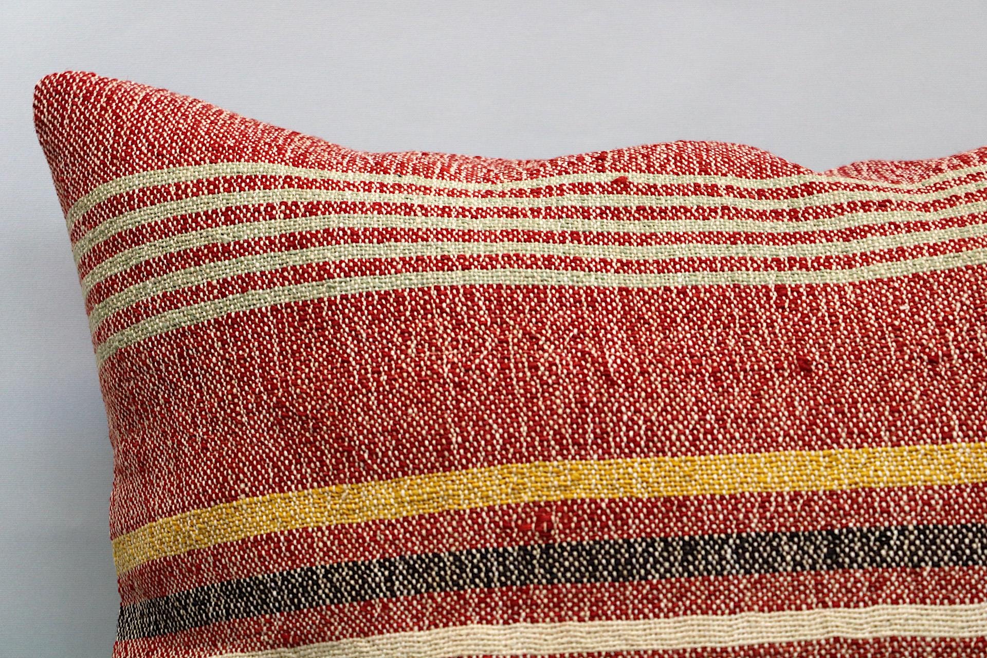 16x24 inches (40x60 cm) Kilim Pillow | KILIM WHOLESALE - Vintage Handmade Pillows - Vintage Handmade Kilim Rugs - It is 100% wool. Artistic and historical rugs. Old handwoven rugs. - Online hand woven rugs and kilim cushions sales. Shipping to a