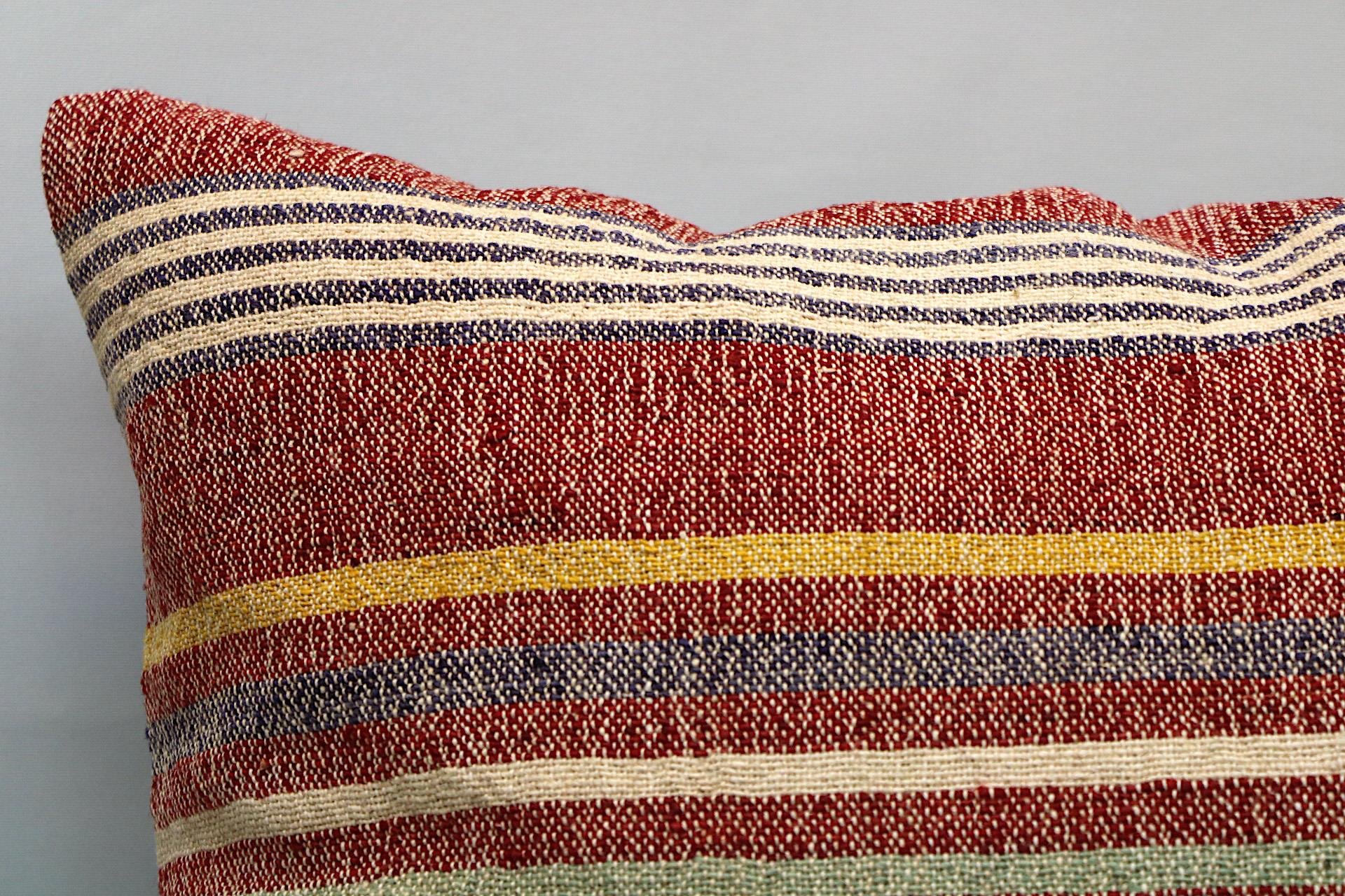 16x24 inches (40x60 cm) Kilim Pillow | KILIM WHOLESALE - Vintage Handmade Pillows - Vintage Handmade Kilim Rugs - It is 100% wool. Artistic and historical rugs. Old handwoven rugs. - Online hand woven rugs and kilim cushions sales. Shipping to a