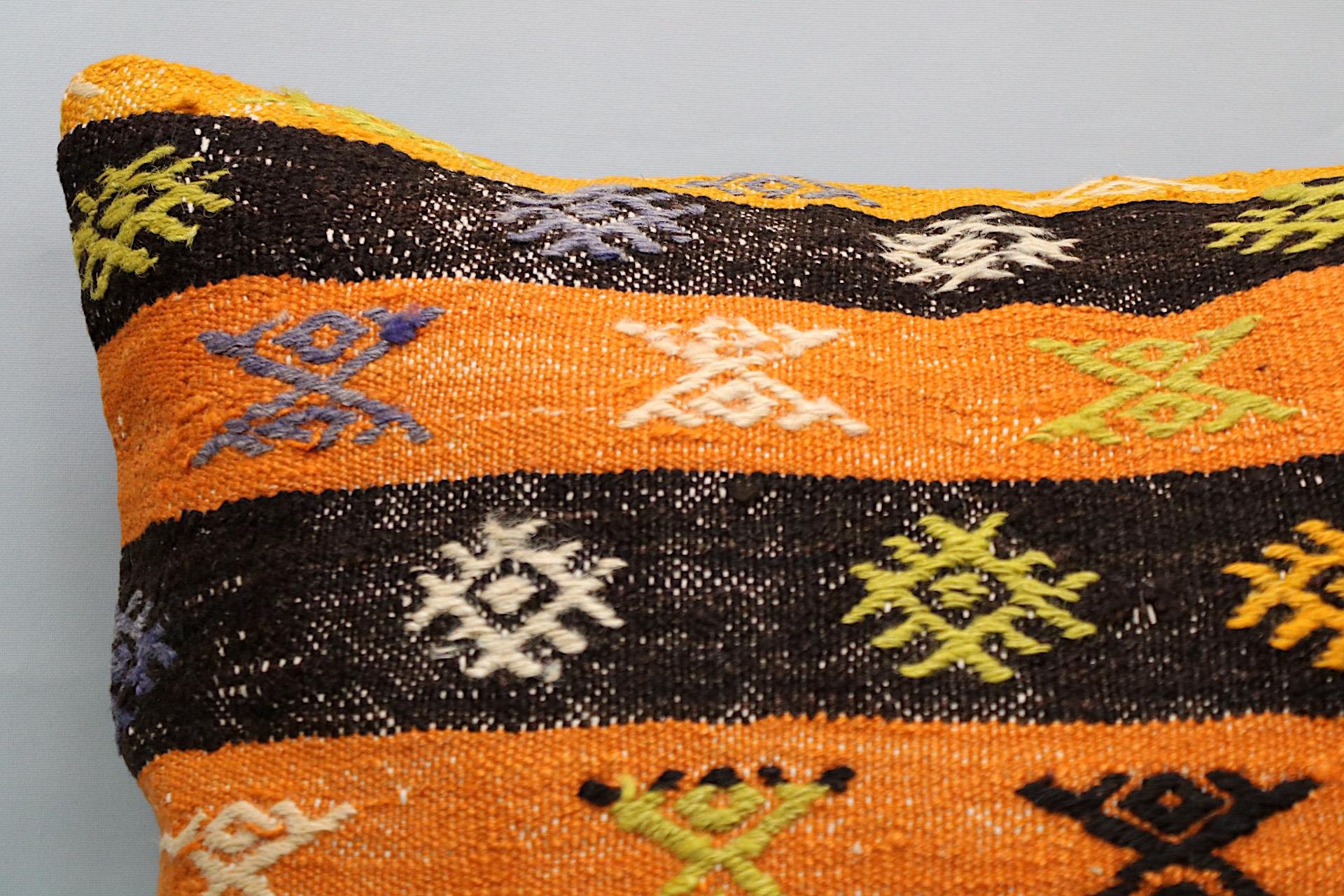 16x24 inches (40x60 cm) Kilim Pillow | KILIM WHOLESALE - Vintage Handmade Pillows - Vintage Handmade Kilim Rugs - It is 100% wool. Artistic and historical rugs. Old handwoven rugs. - Online hand woven rugs and kilim cushions sales. Shipping to a