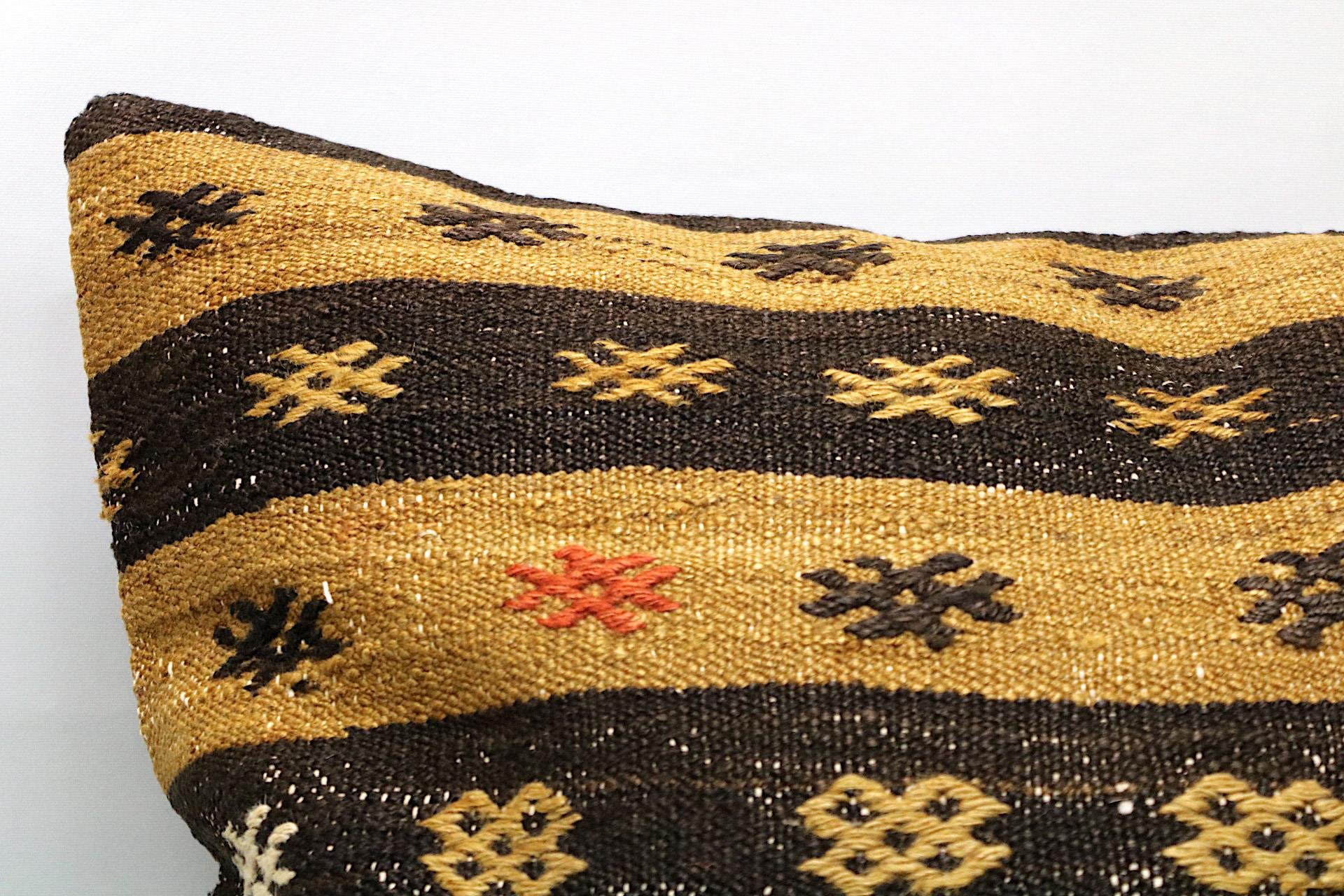 16x24 inches (40x60 cm) Kilim Pillow | KILIM WHOLESALE - Vintage Handmade Pillows - Vintage Handmade Kilim Rugs - It is 100% wool. Artistic and historical rugs. Old handwoven rugs. - Online hand woven rugs and kilim cushions sales. Shipping to a