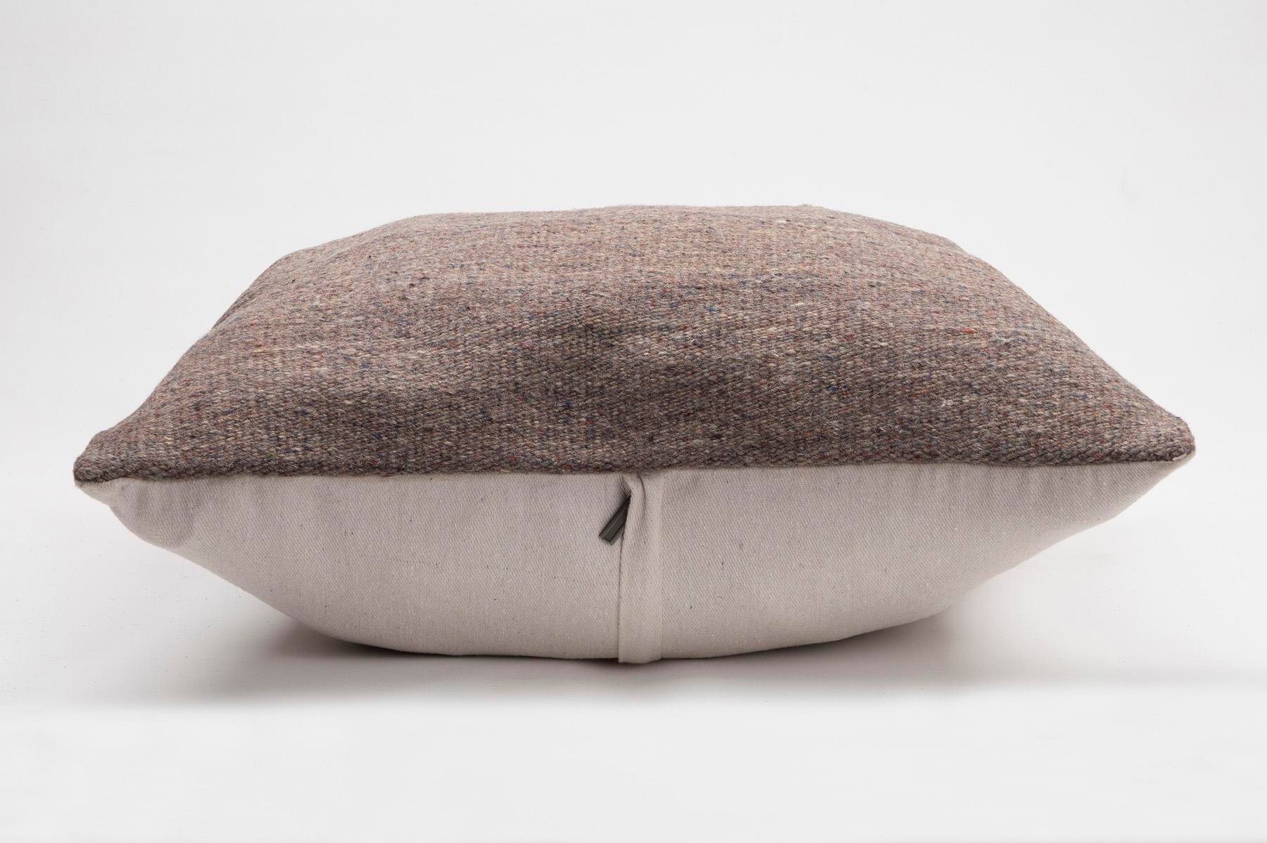 16x24 inches (40x60 cm) Kilim Pillow | KILIM WHOLESALE - Vintage Handmade Pillows - Vintage Handmade Kilim Rugs - It is 100% wool. Artistic and historical rugs. Old handwoven rugs. - Online hand woven rugs and kilim cushions sales. Shipping to a