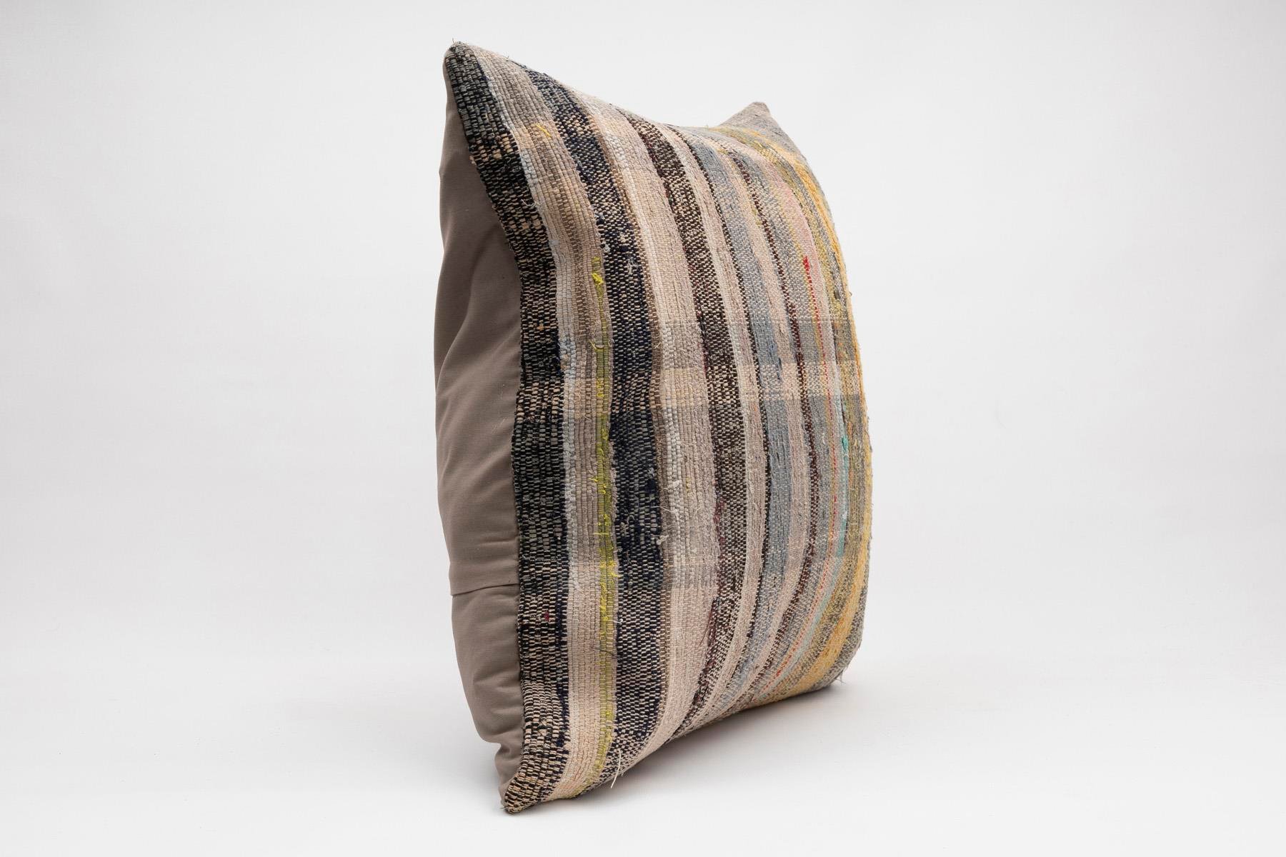 16x24 inches (40x60 cm) Kilim Pillow | KILIM WHOLESALE - Vintage Handmade Pillows - Vintage Handmade Kilim Rugs - It is 100% wool. Artistic and historical rugs. Old handwoven rugs. - Online hand woven rugs and kilim cushions sales. Shipping to a