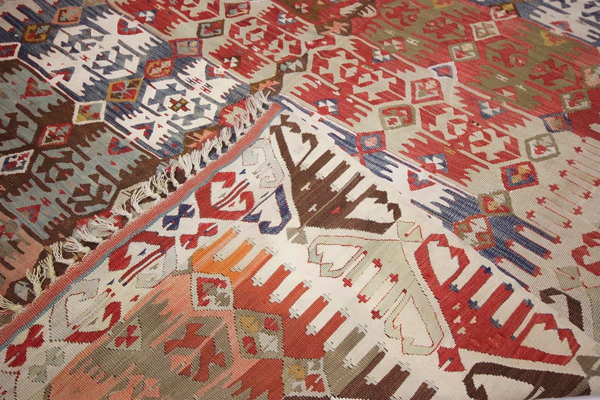 Malatya Kilim Rug (5.7 x 10.7 ft)