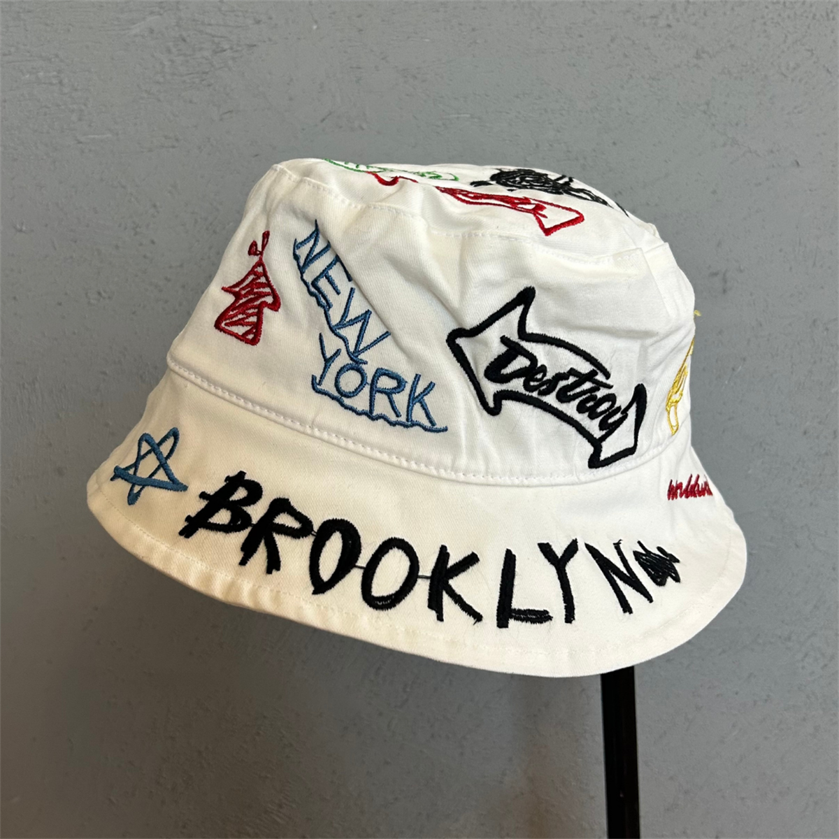 Brooklyn Desenli Yazlık Beyaz Bucket Şapka 