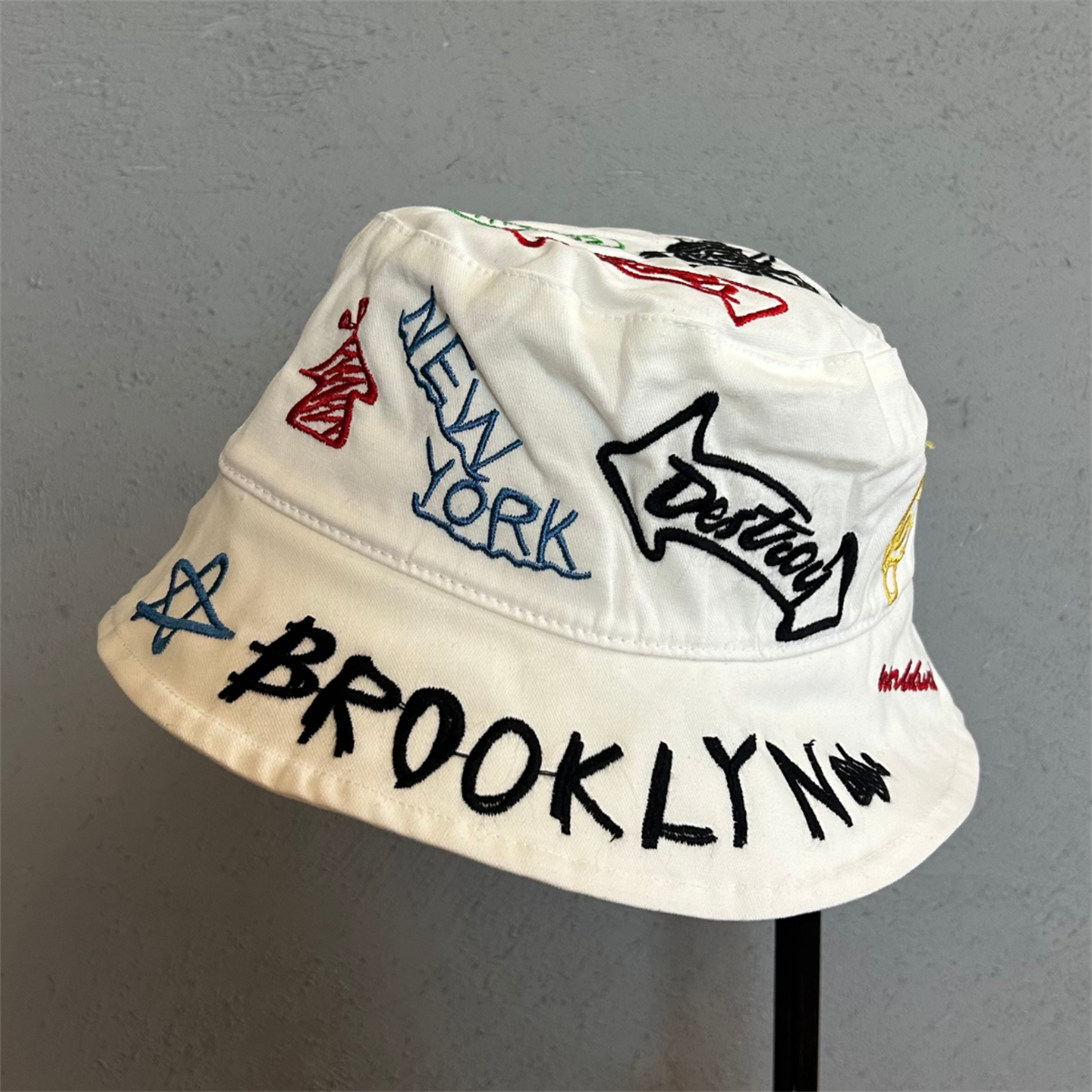 Brooklyn Desenli Yazlık Beyaz Bucket Şapka 