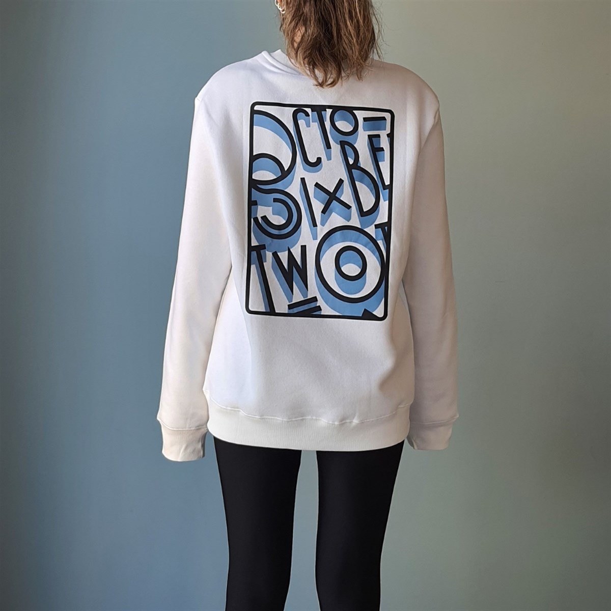 Kadın Beyaz Sırt Baskılı Sweatshirt