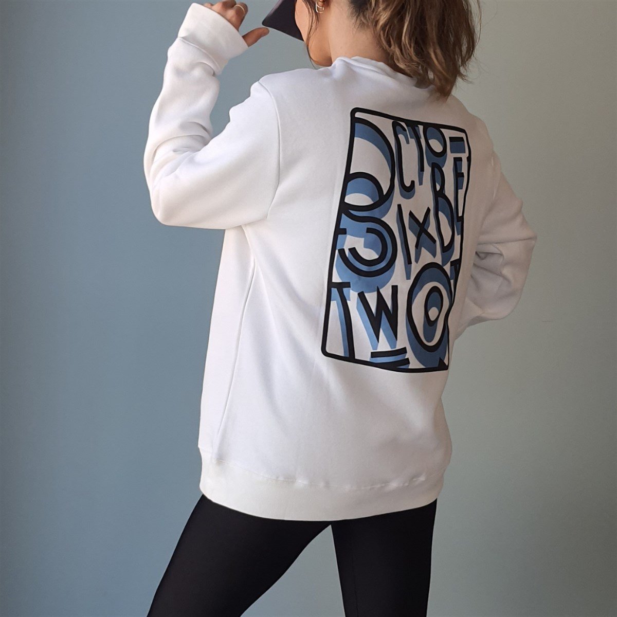 Kadın Beyaz Sırt Baskılı Sweatshirt