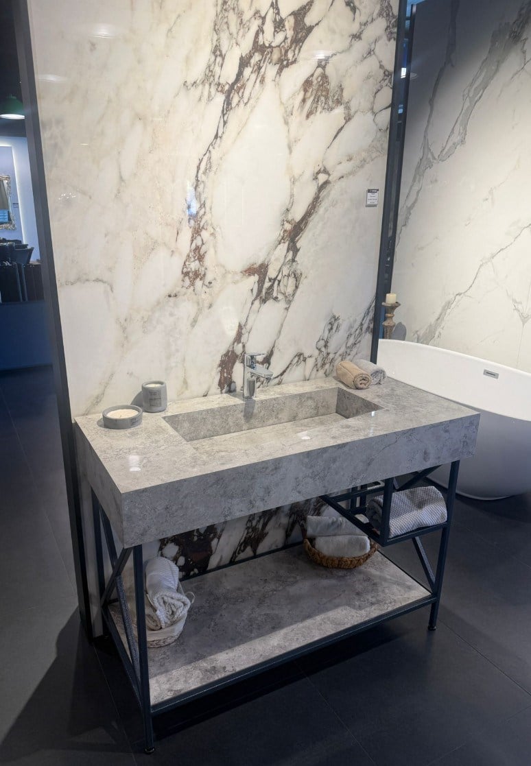 BANYO DOLABI