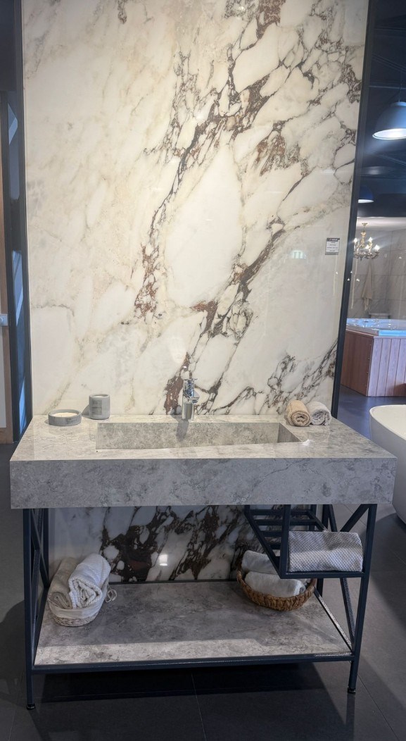 BANYO DOLABI