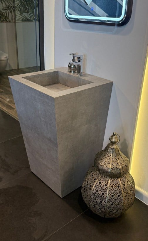 BANYO DOLABI