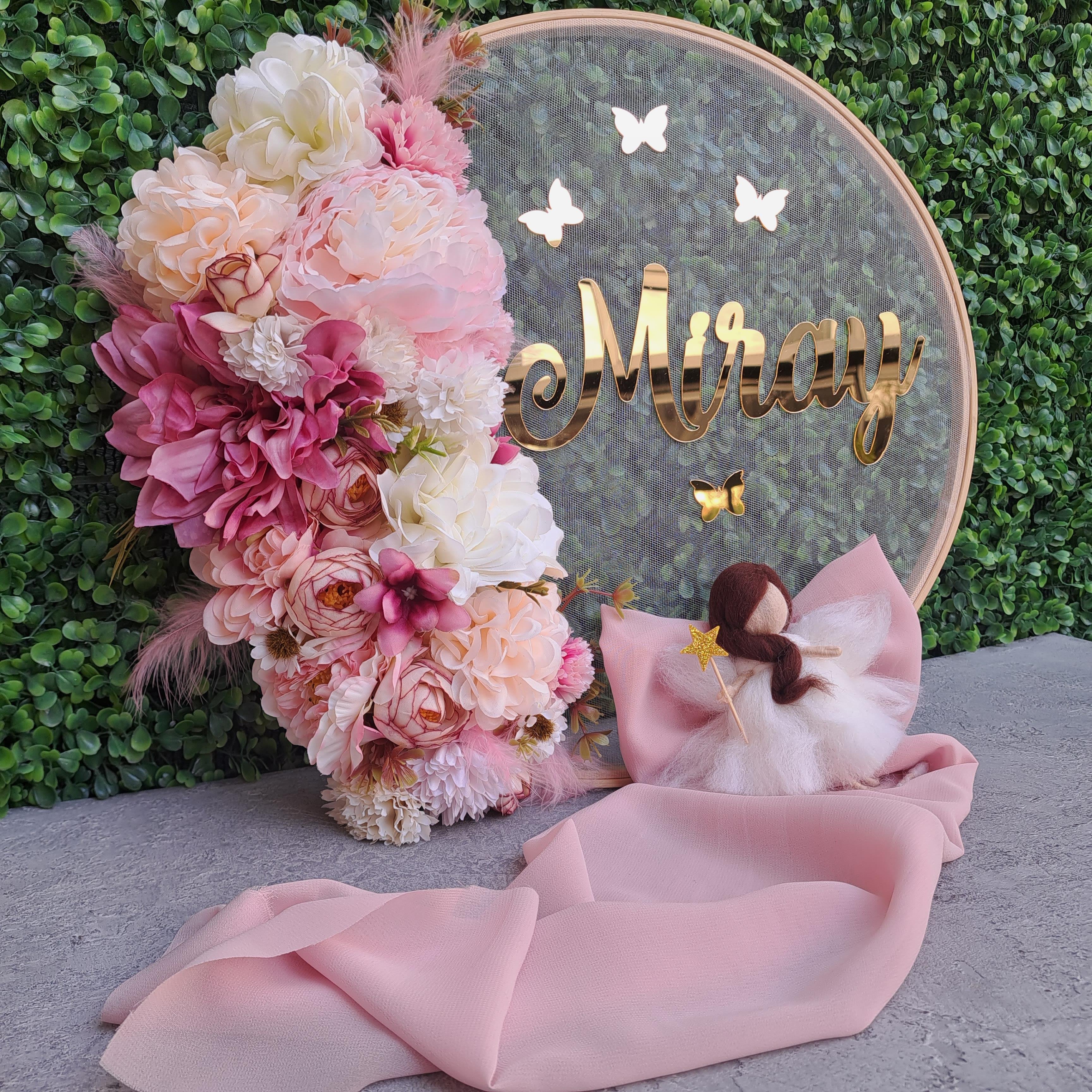 Pembe Çiçekli KIz Bebek Kapı Süsü