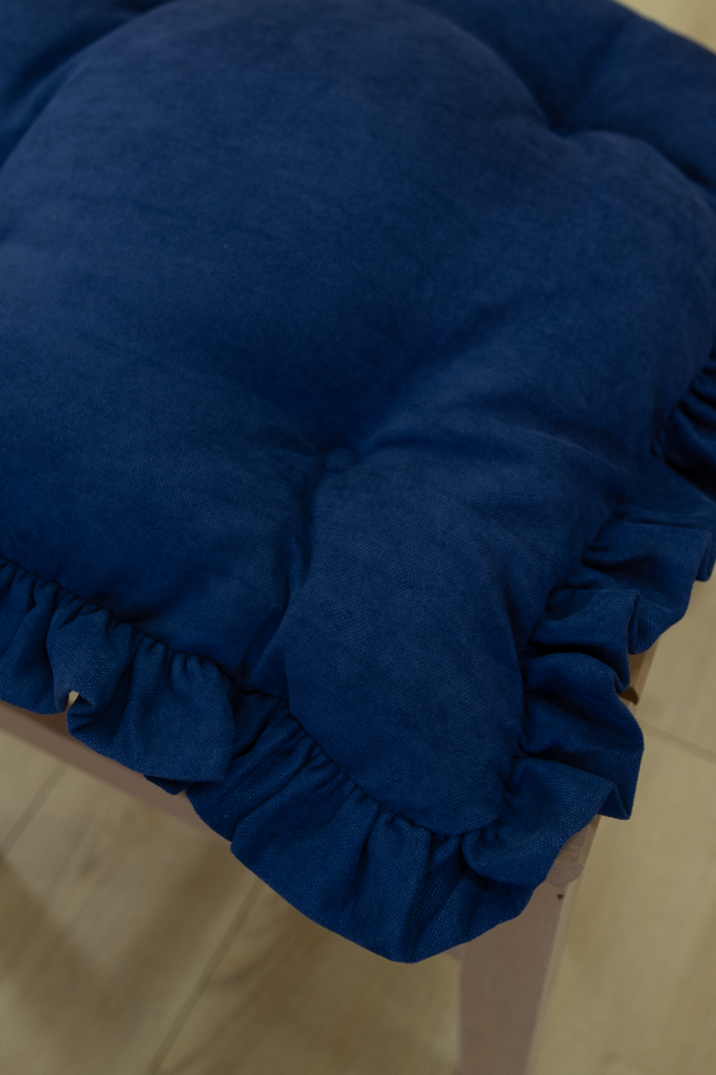 Mavi Beyaz Fırfırlı Özel Dikişli Sandalye Minderi Dolgulu Kare Bağcıklı Yıkanabilir 40x40 cm