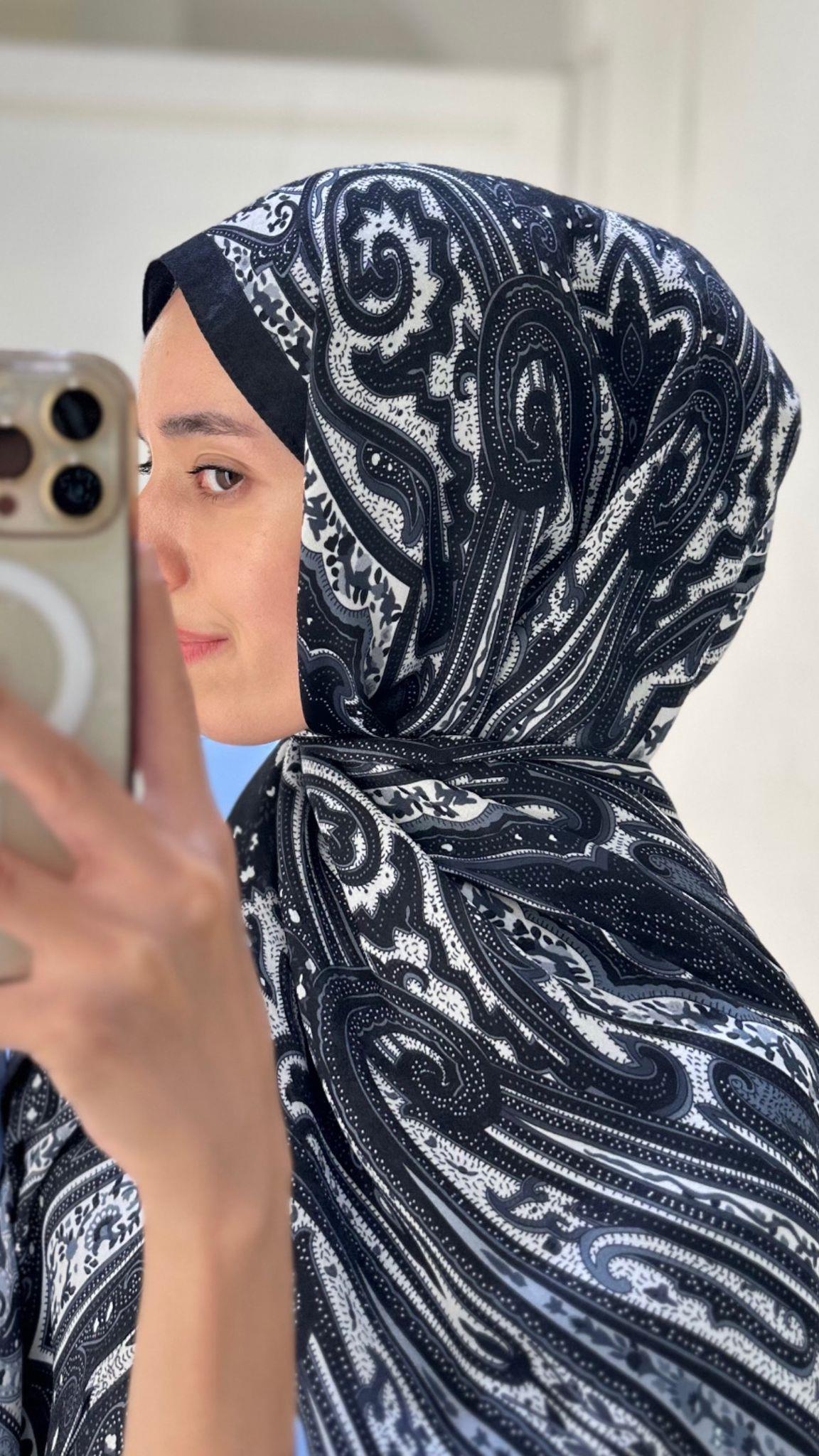 Desenli Krep Siyah Şal