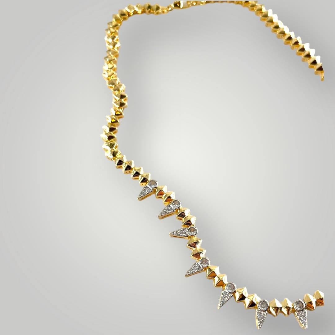 Çivi Detaylı Gold Kolye
